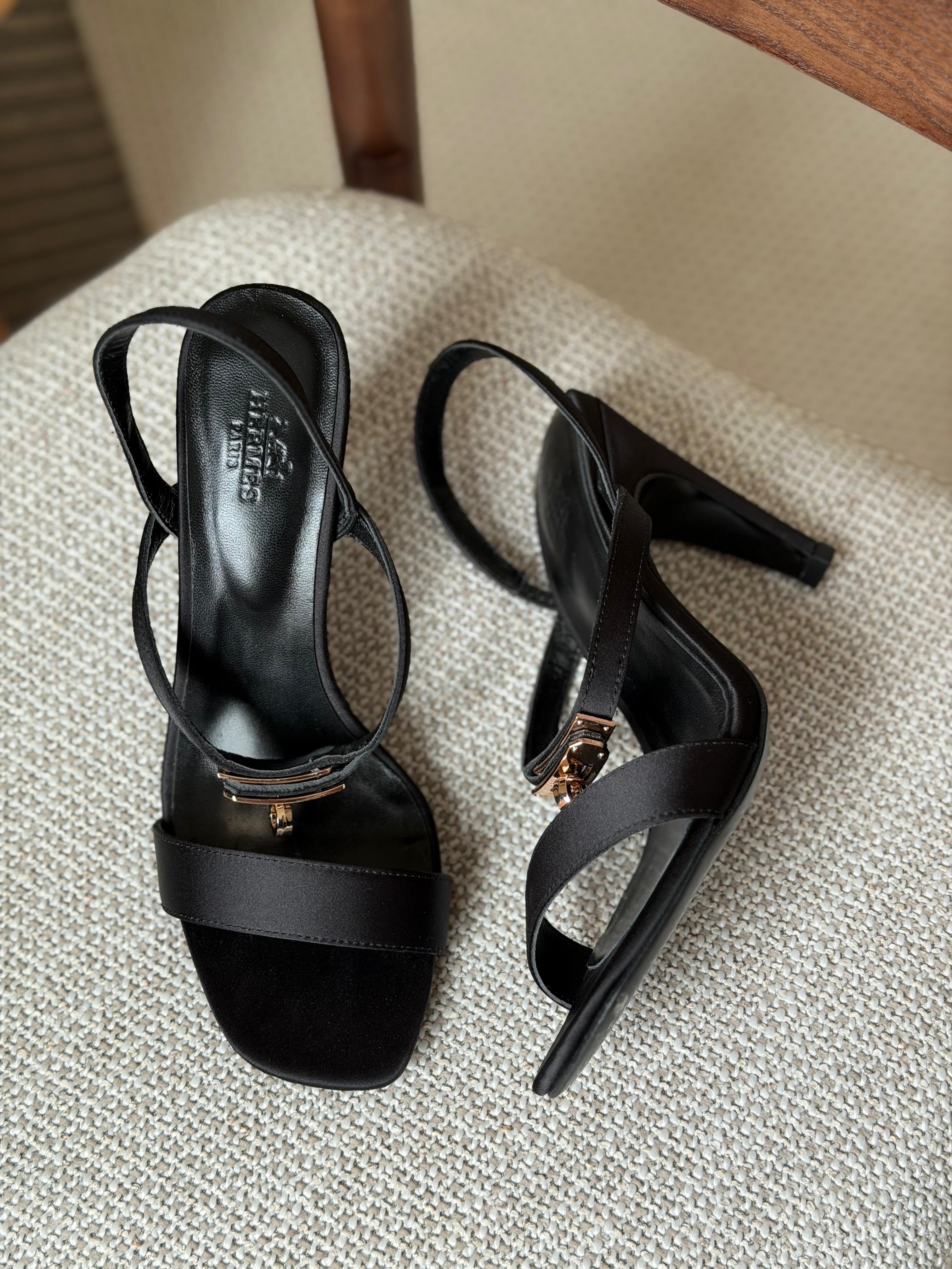 Hermes Noir Heels