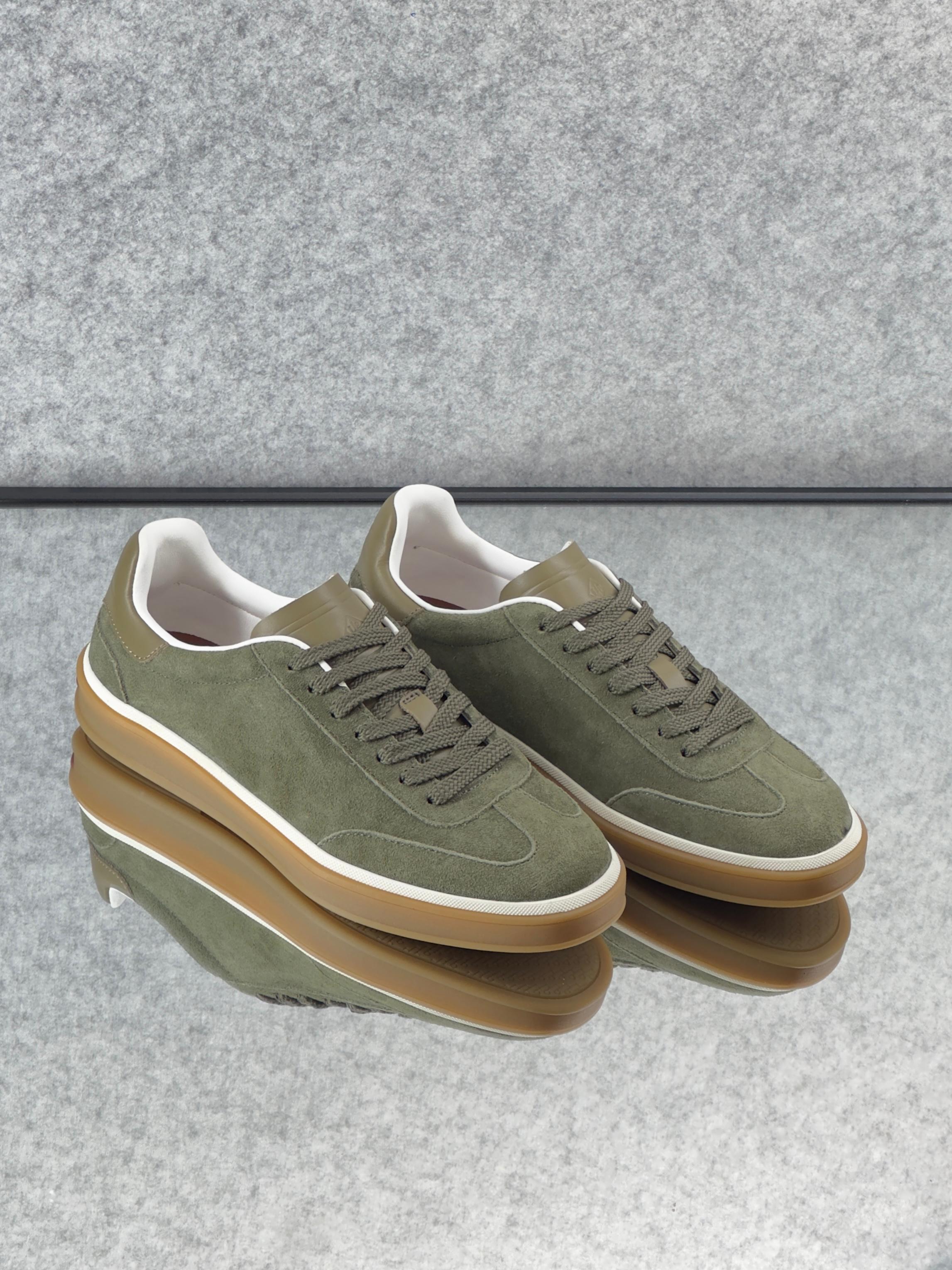 Loro Piana tennis walk