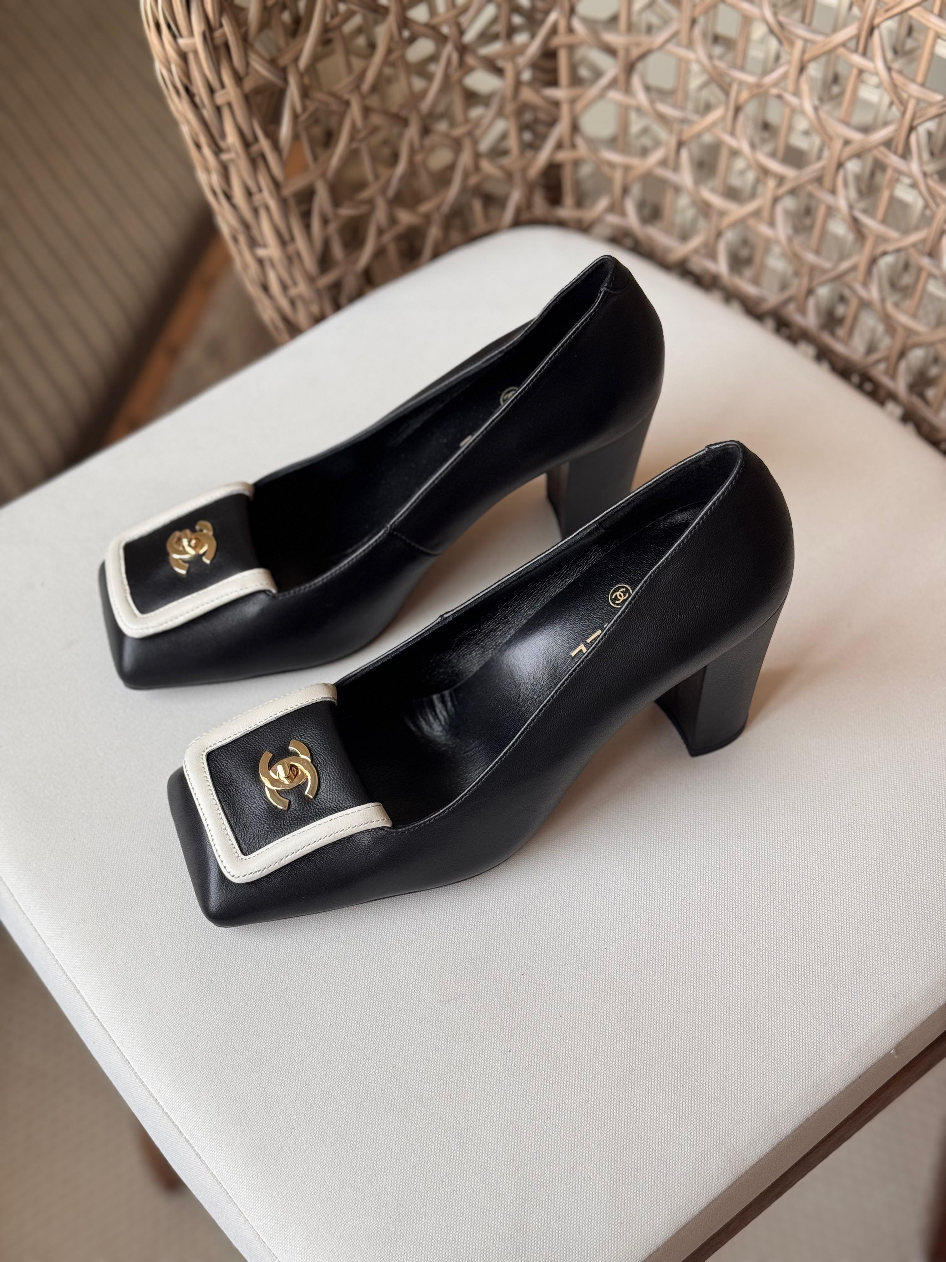 CHANEL Pumps  Lambskin