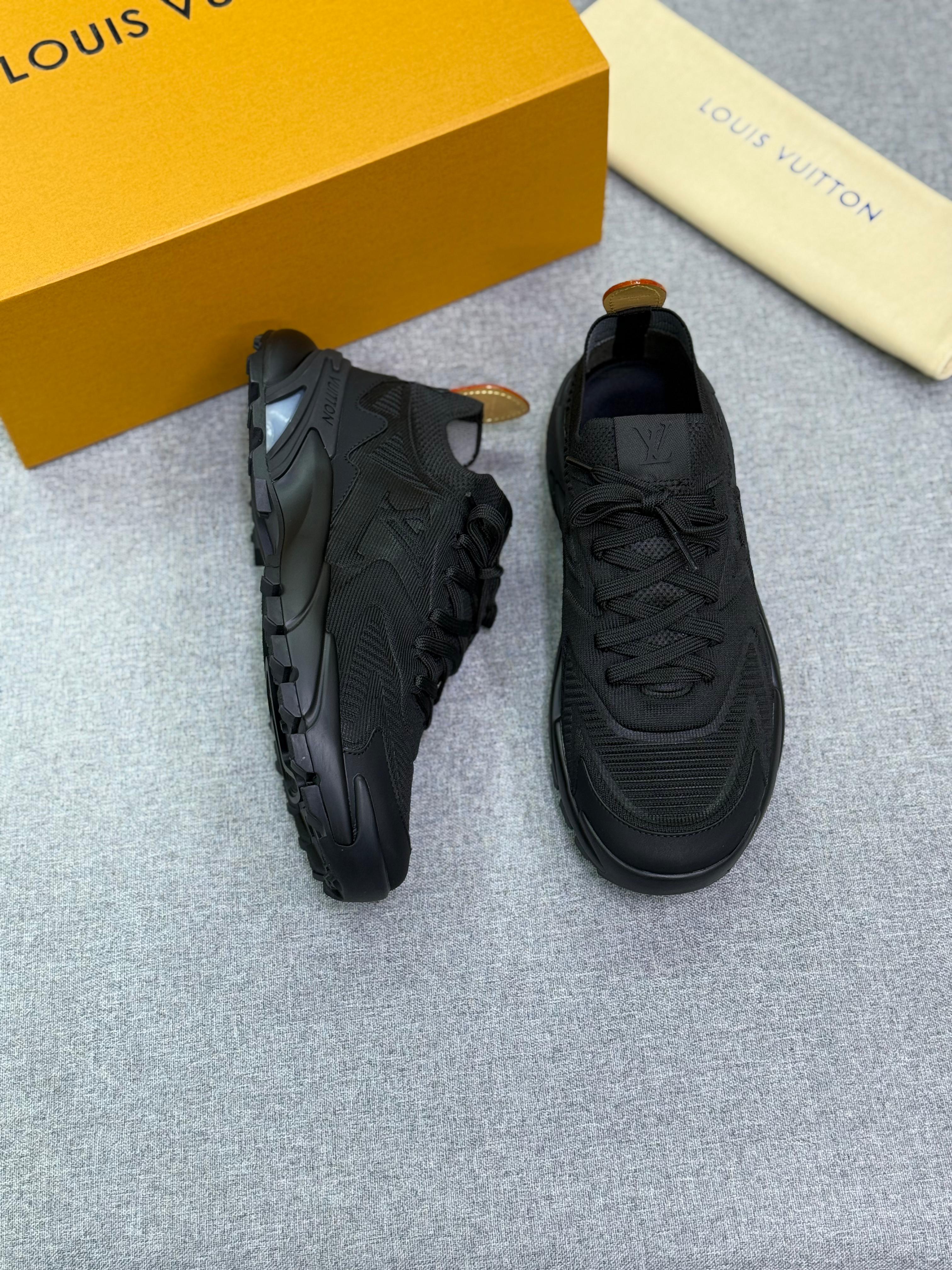 LV Runner Tatic Sneaker