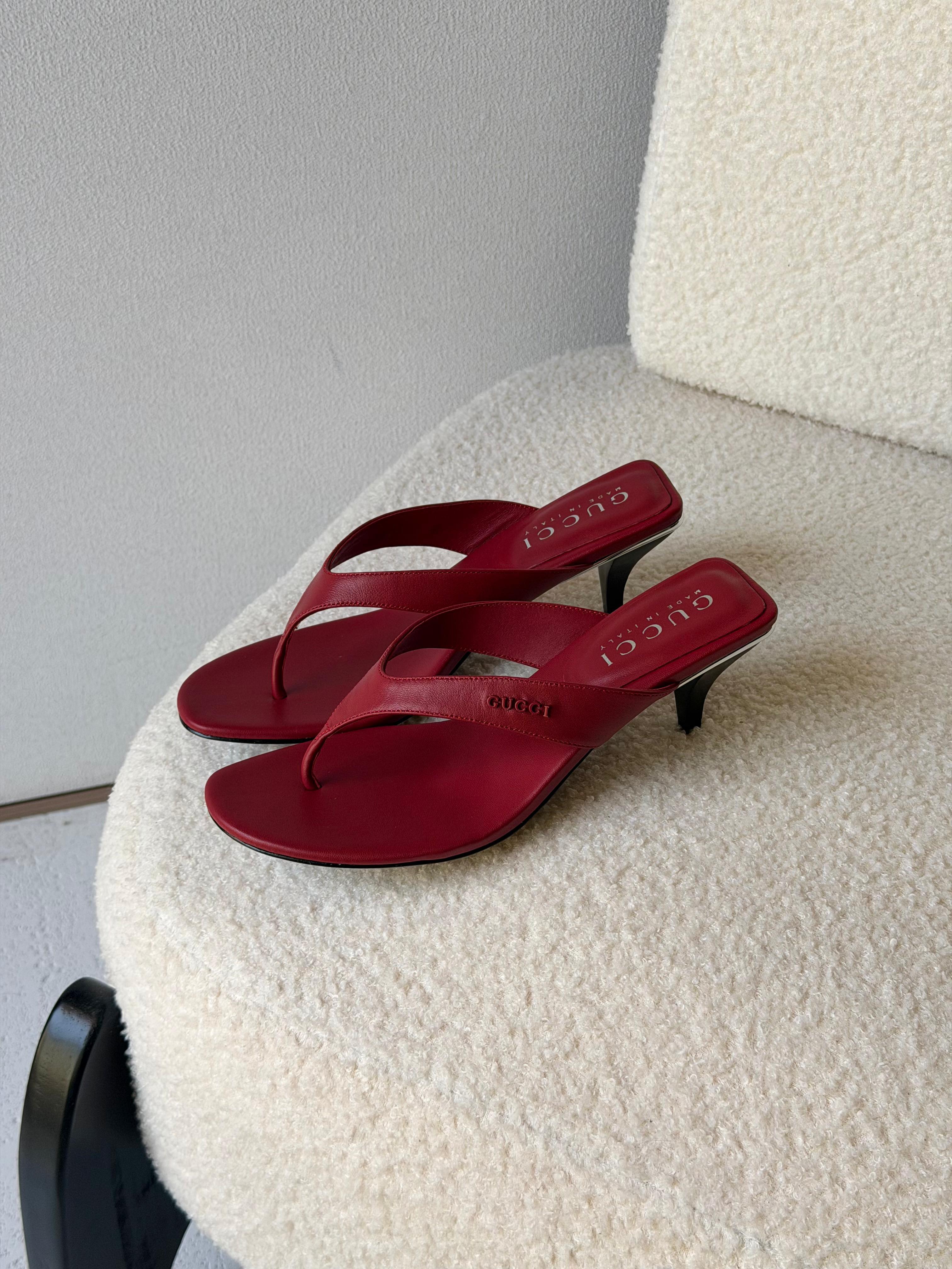 Gucci Vittoria thong sandals