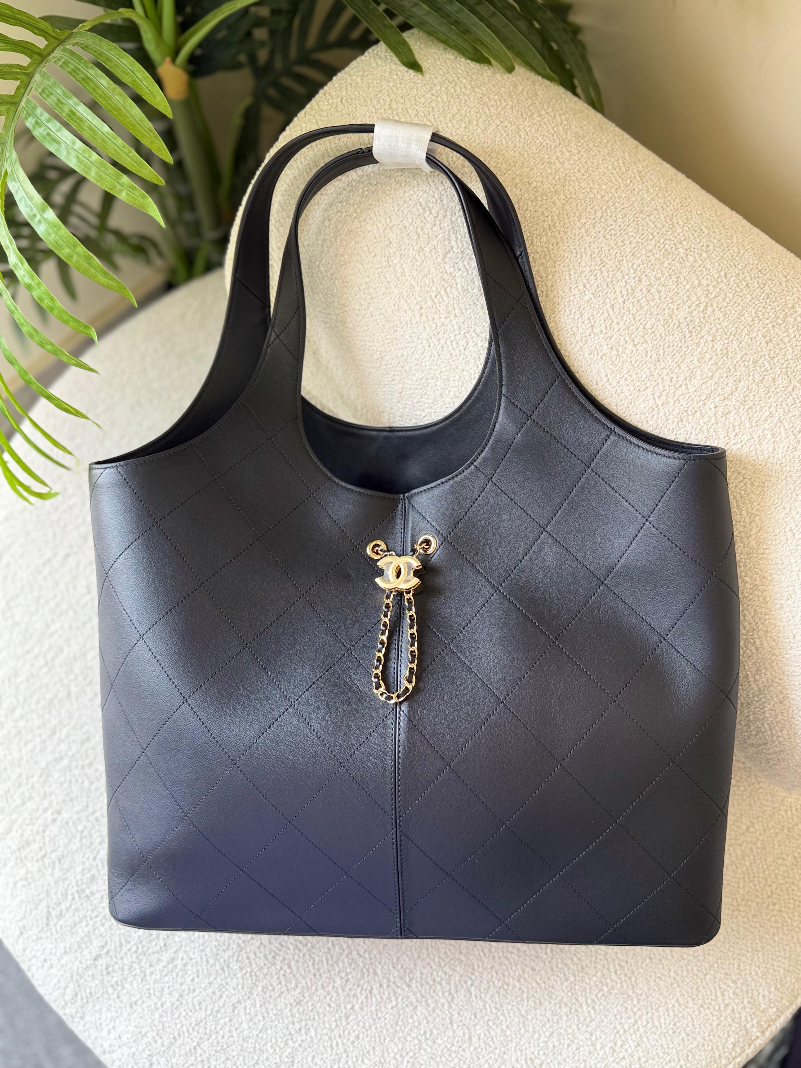 Chanel Maxi Hobo Bag — Black Calfskin, 25S 2025