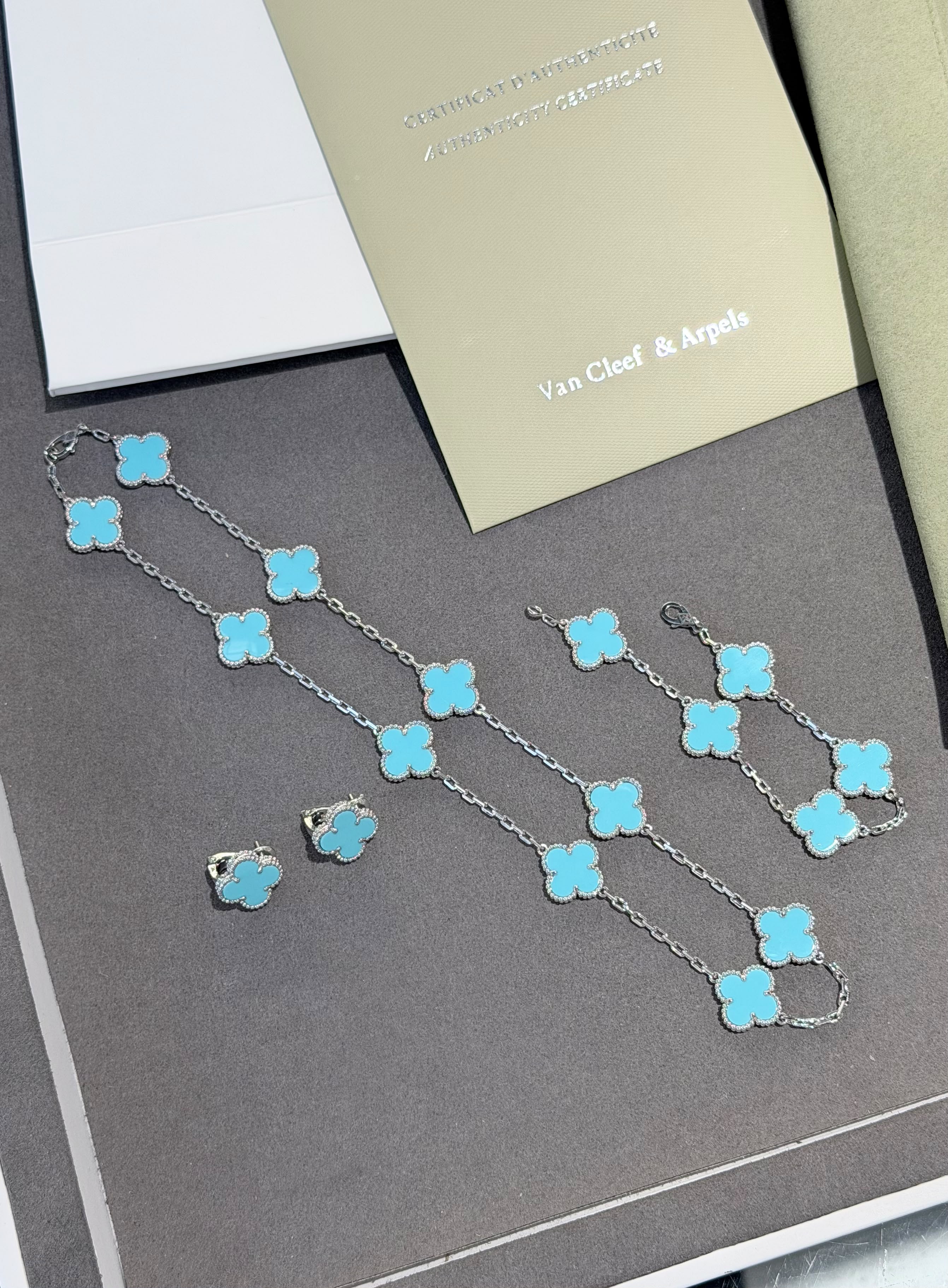 VAN CLEEF & ARPELS: WHITE GOLD AND TURQUOISE  SET
