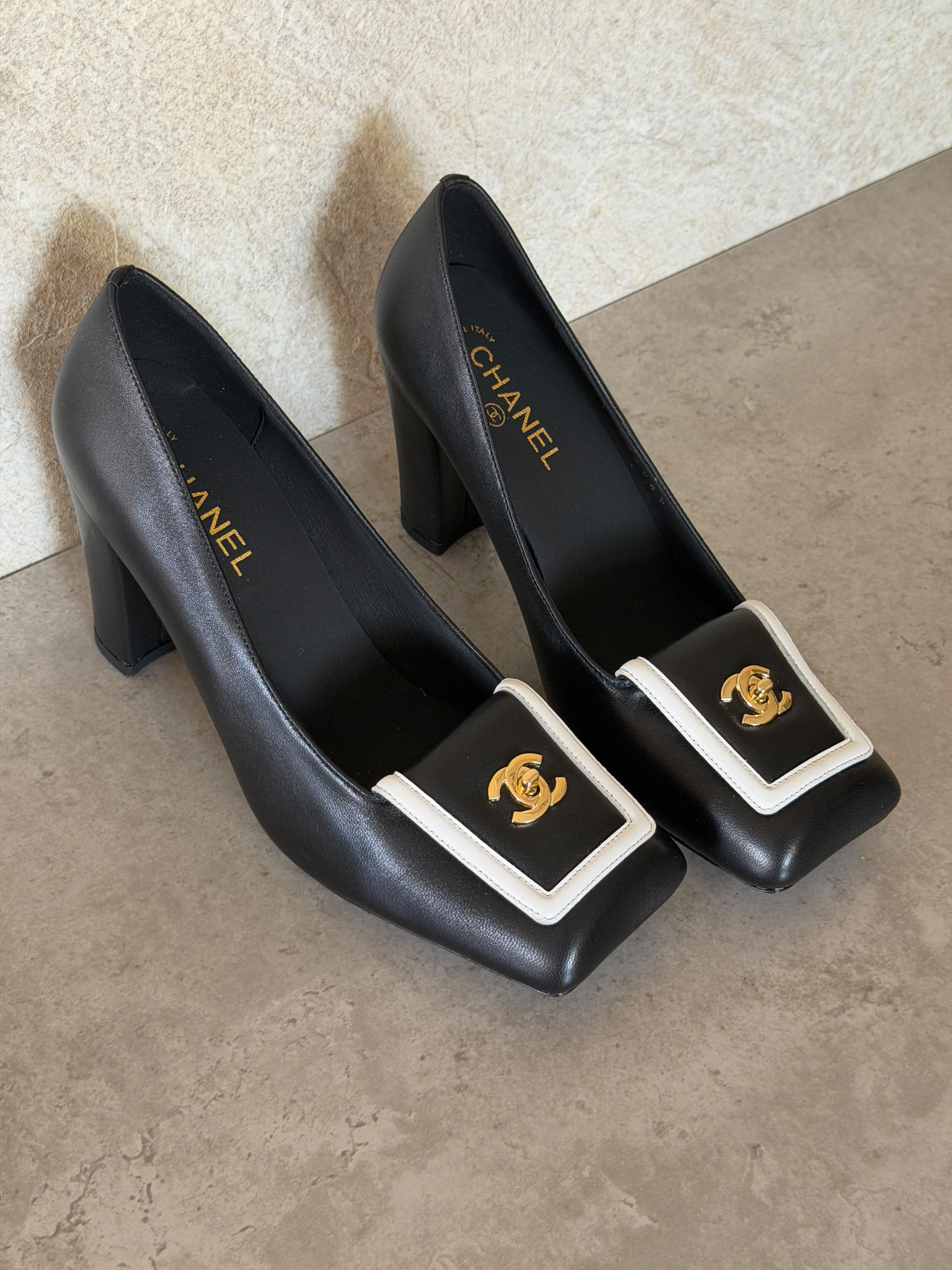 Chanel Pumps - calfskin