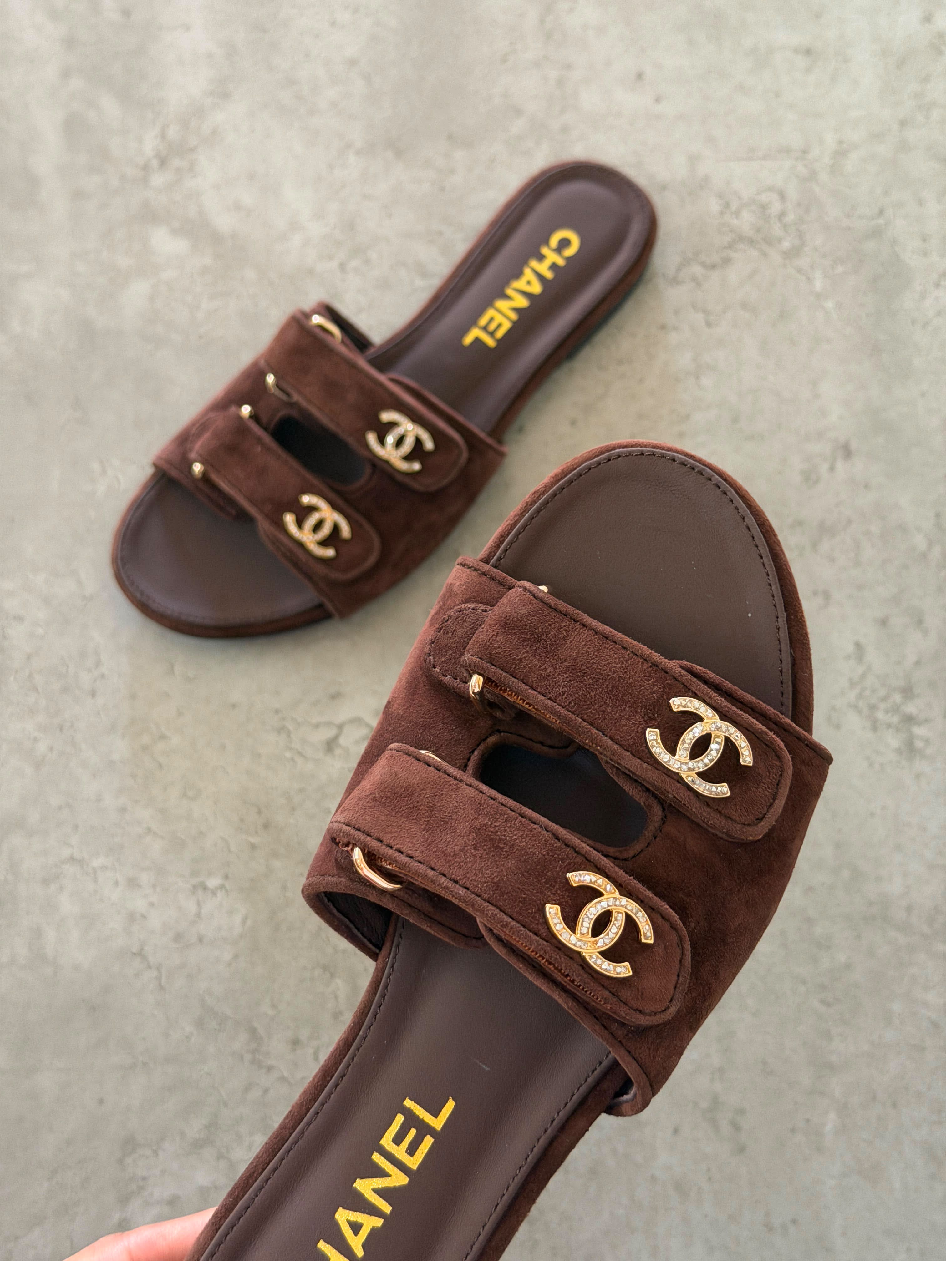 Chanel flat sandals in Suede