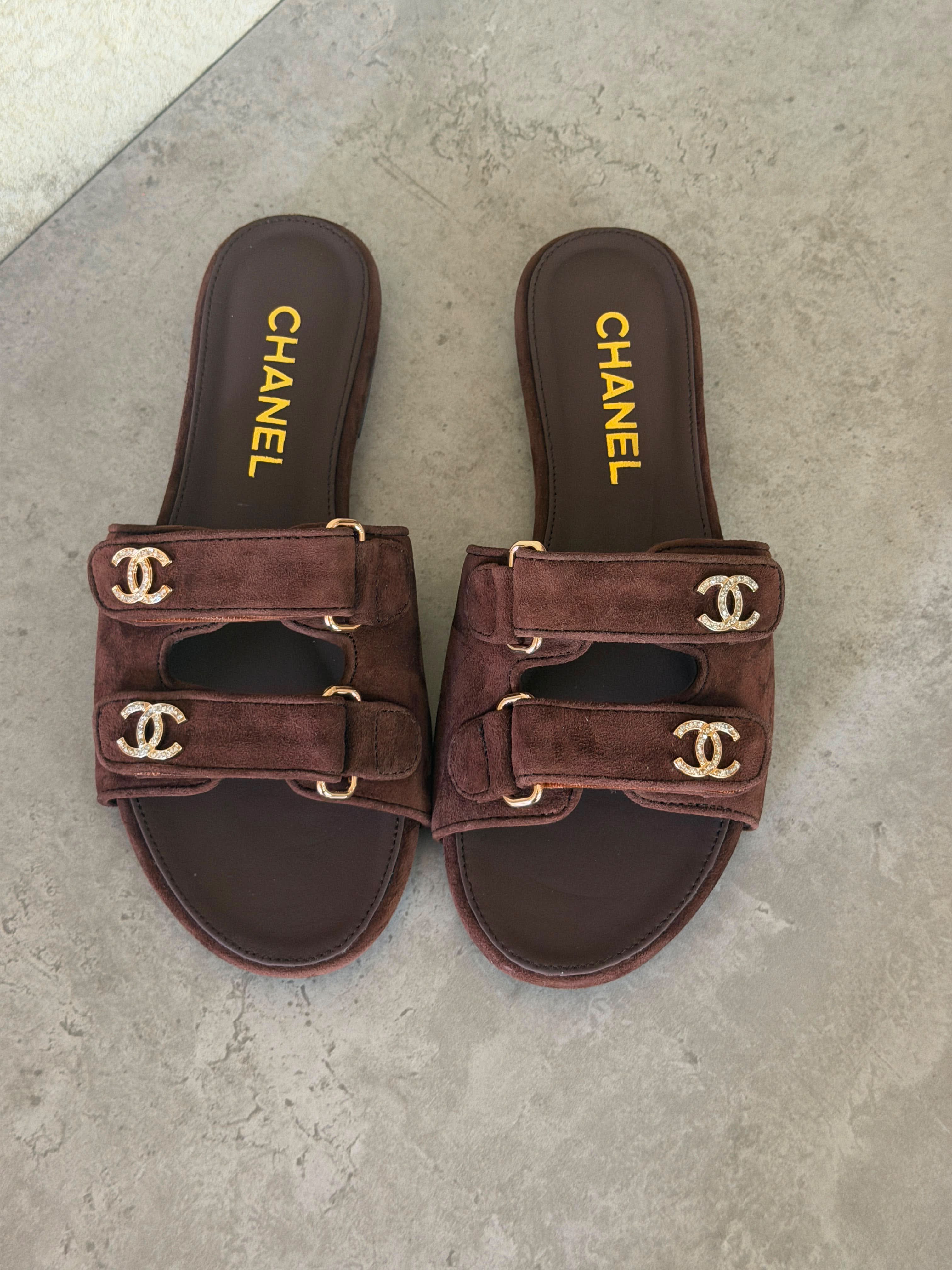 Chanel flat sandals in Suede