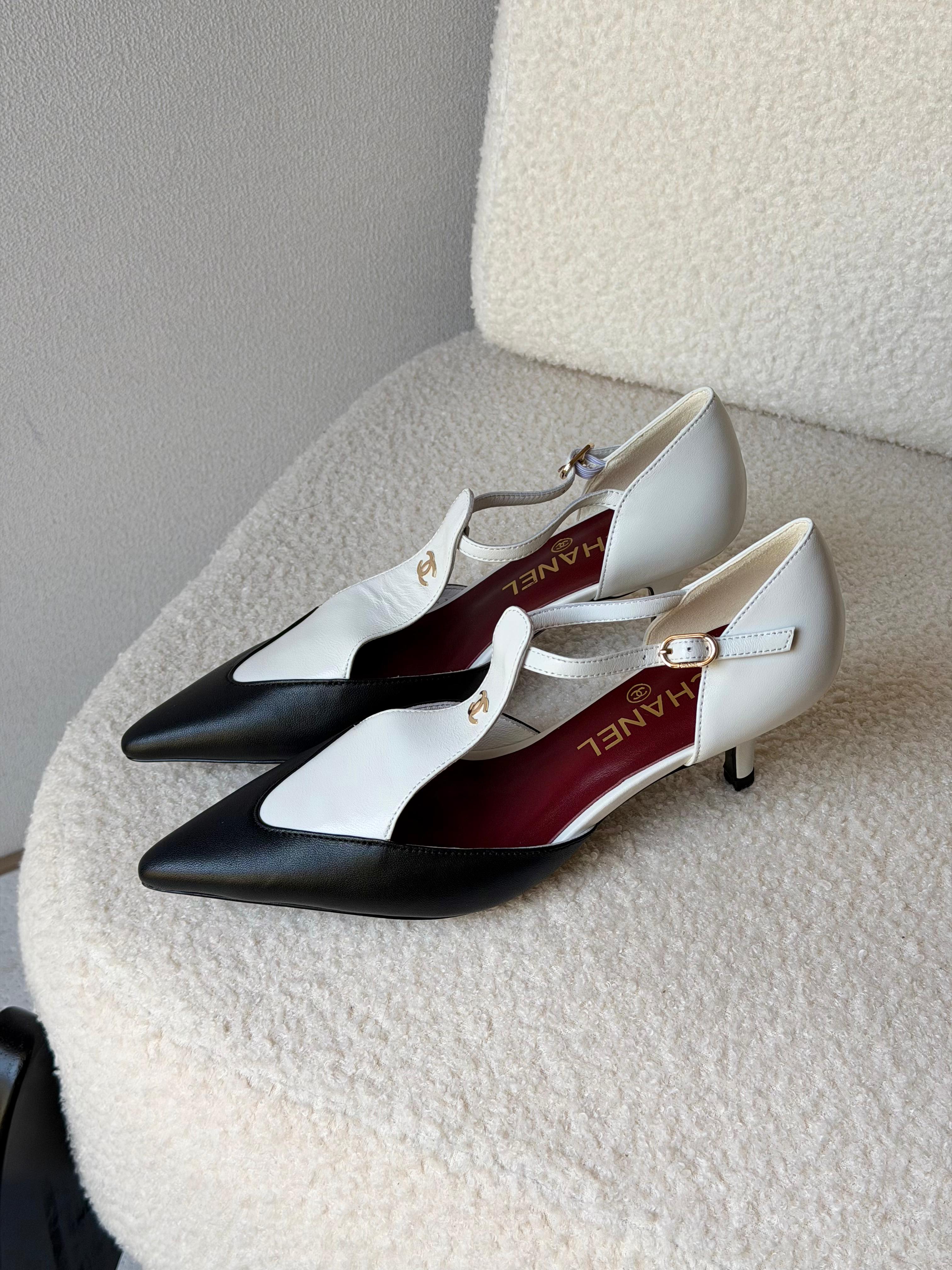 CHANEL Slingbacks - Lambskin & patent calfskin