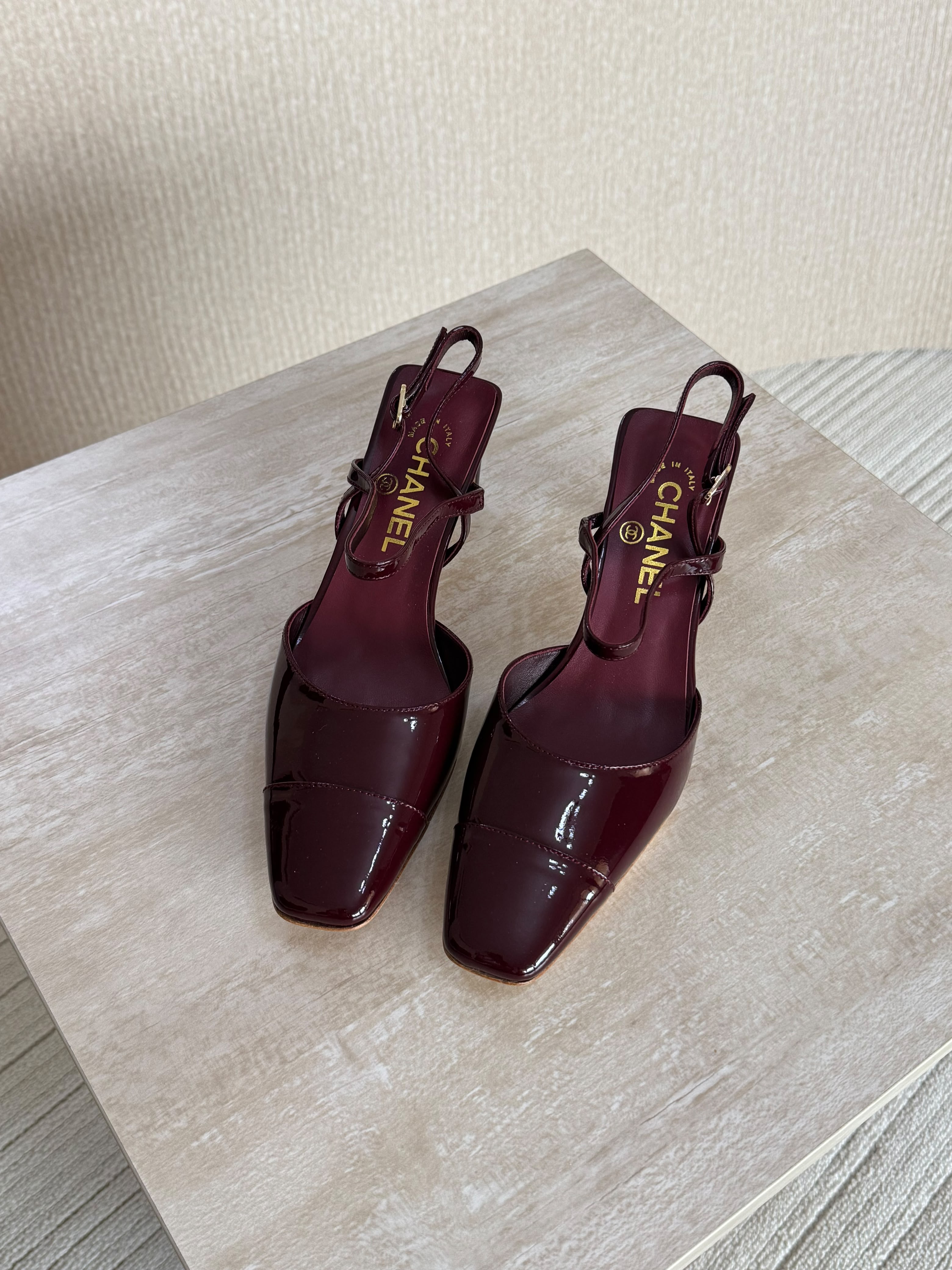 Slingbacks - Crocodile embossed calfskin