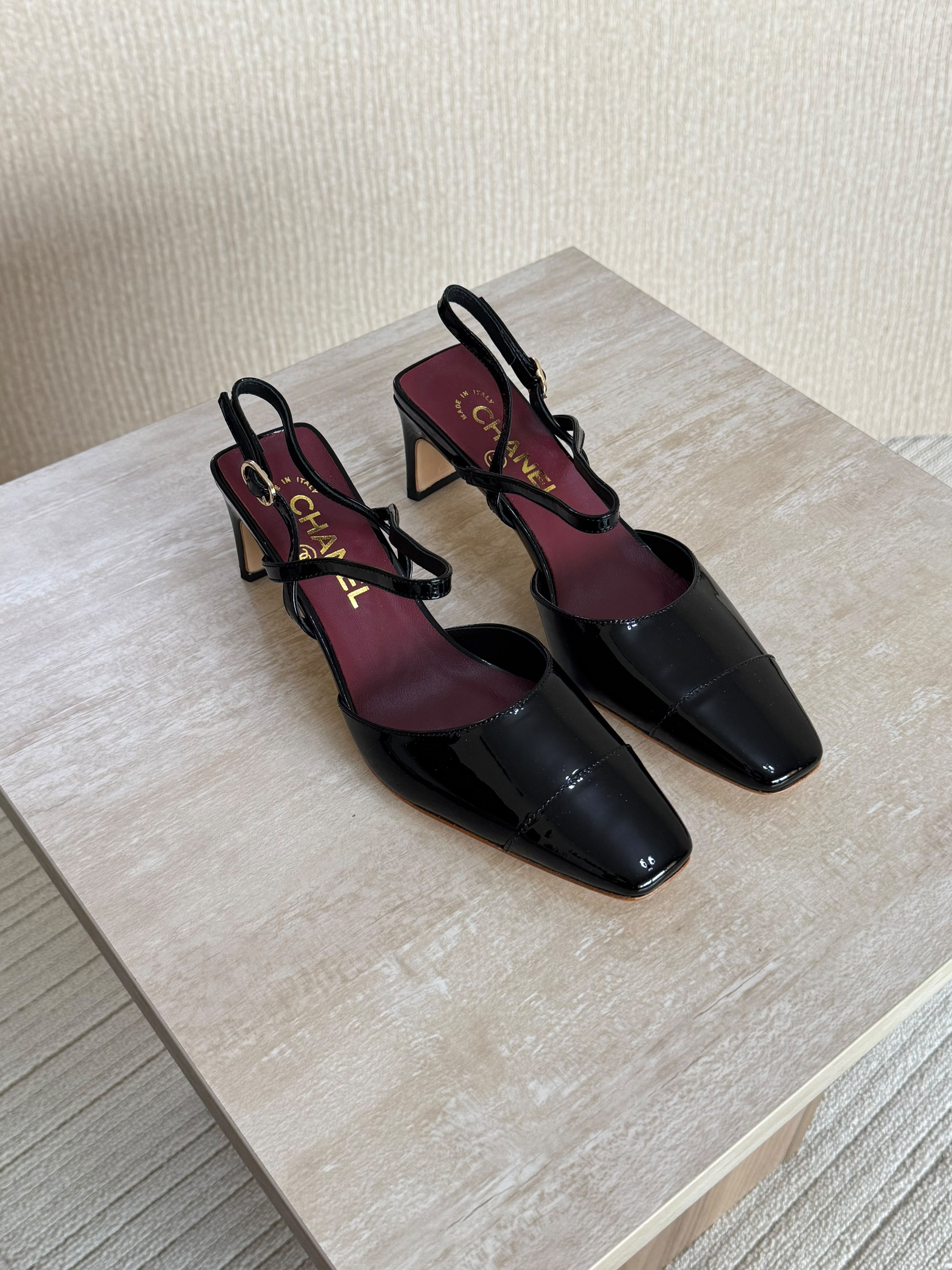 Slingbacks - Crocodile embossed calfskin