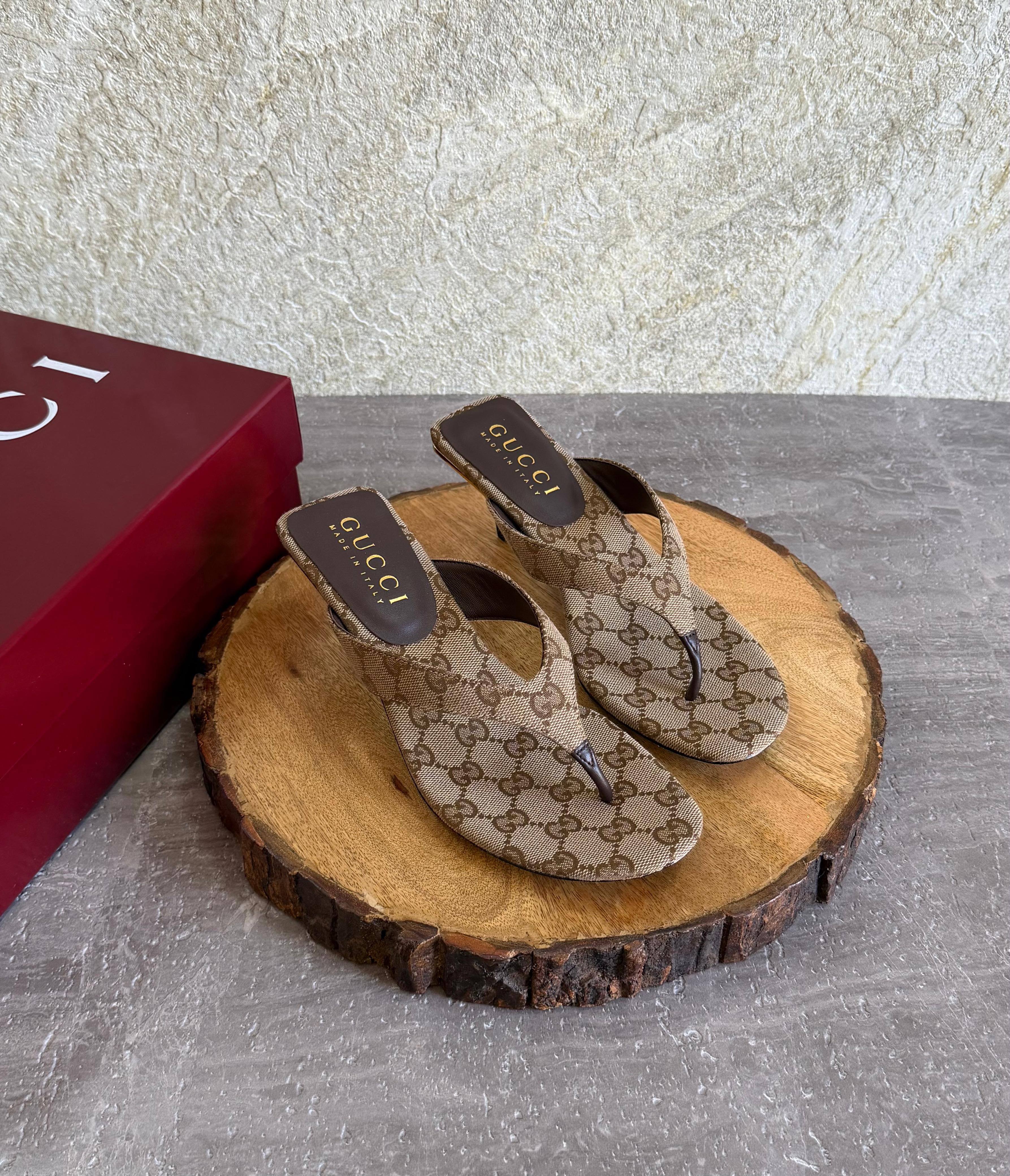 Gucci Vittoria thong sandals