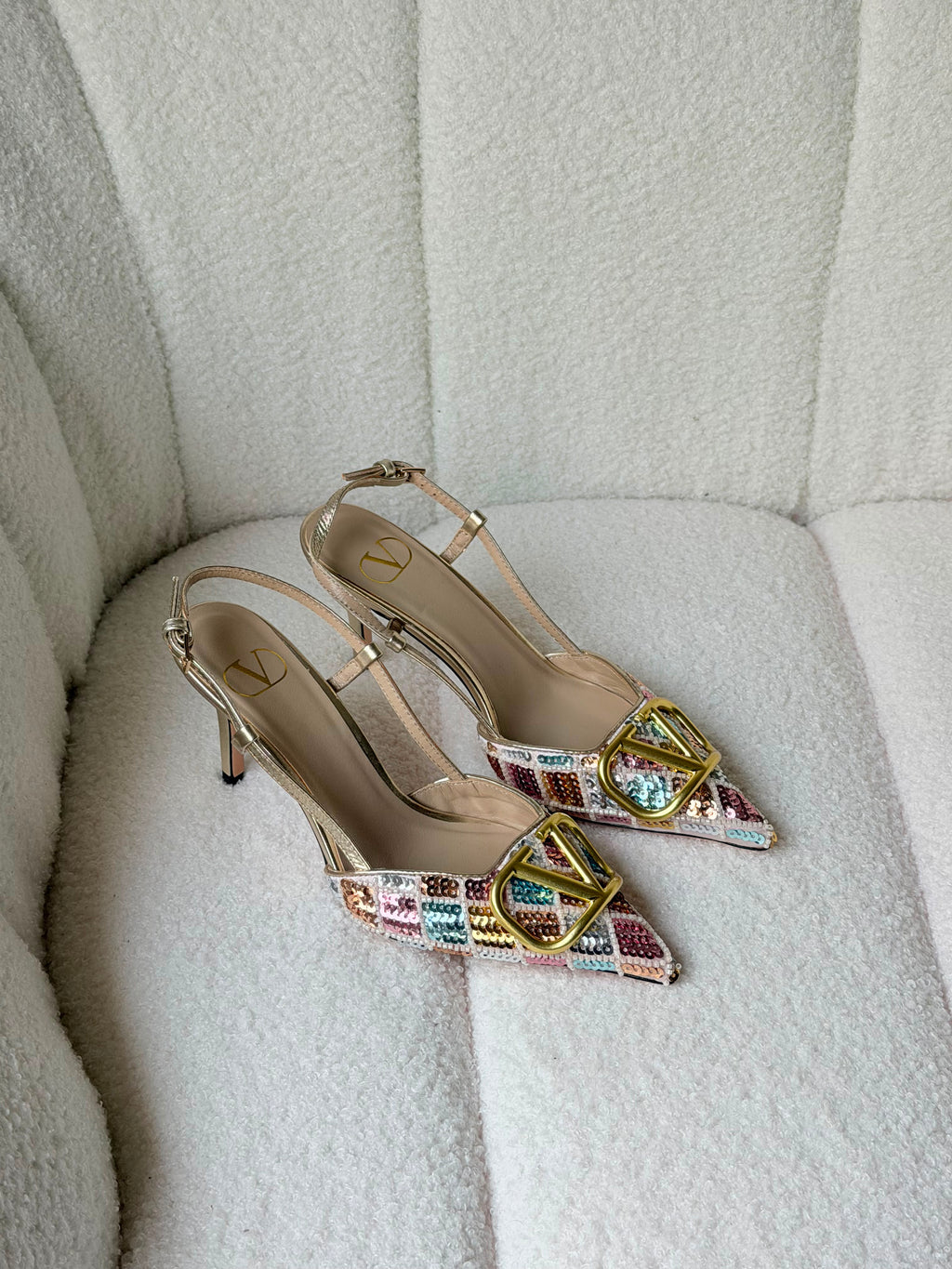 Valentino Garavani Vlogo Signature Pumps