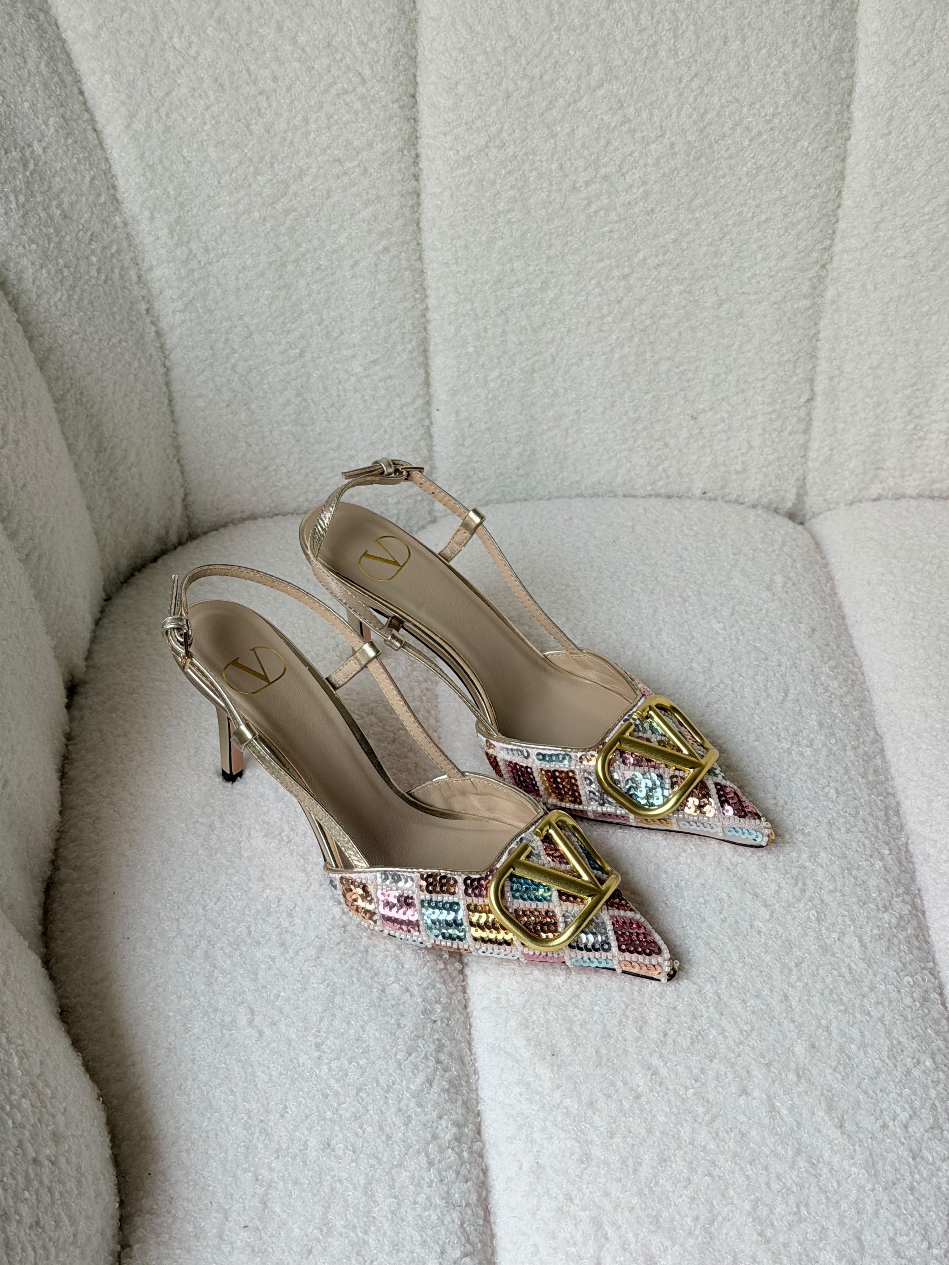 Valentino Garavani Vlogo Signature Pumps