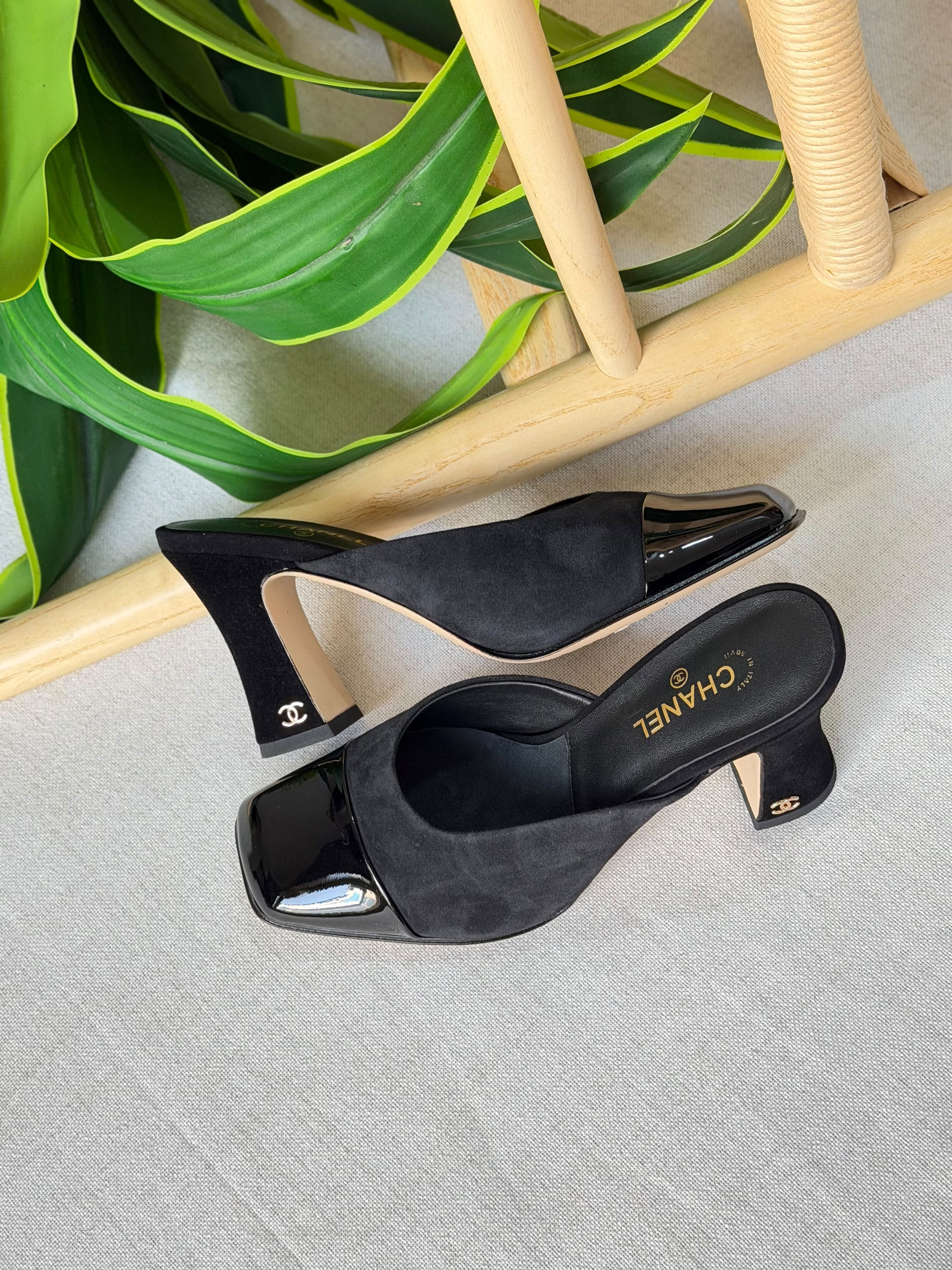 Chanel Mules in Suede Kidskin & Patent Calfskin