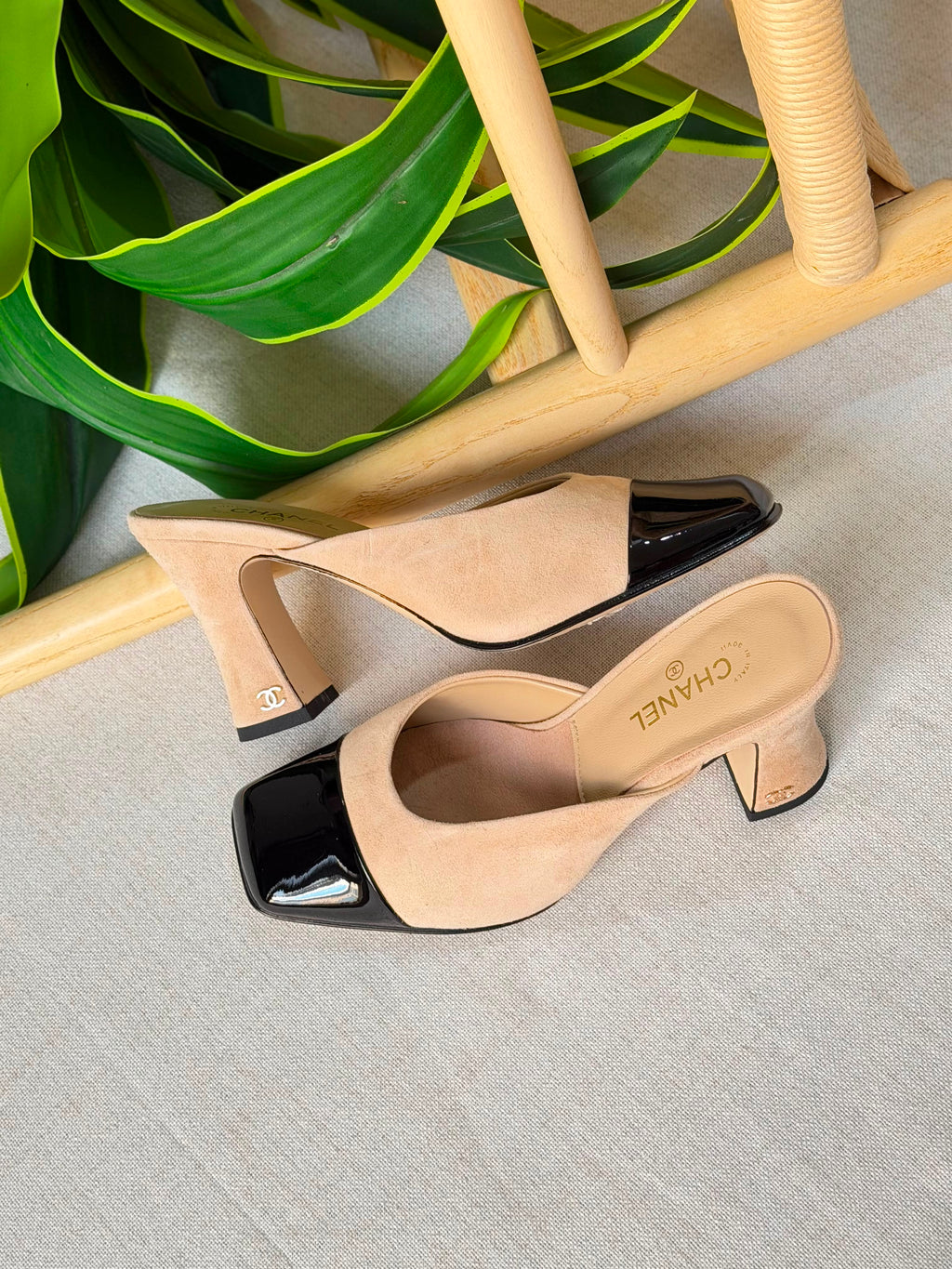 Chanel Mules in Suede Kidskin & Patent Calfskin