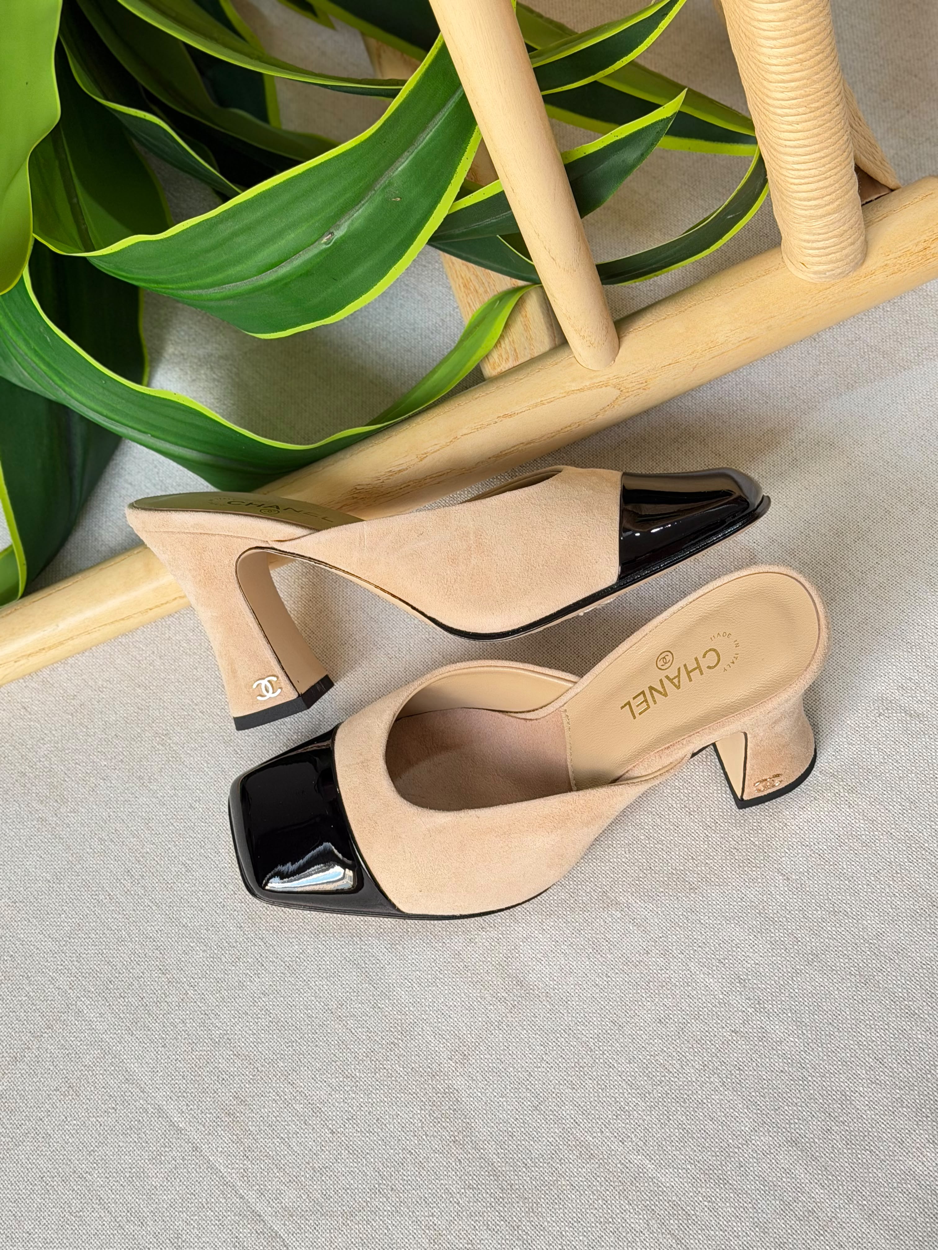 Chanel Mules in Suede Kidskin & Patent Calfskin
