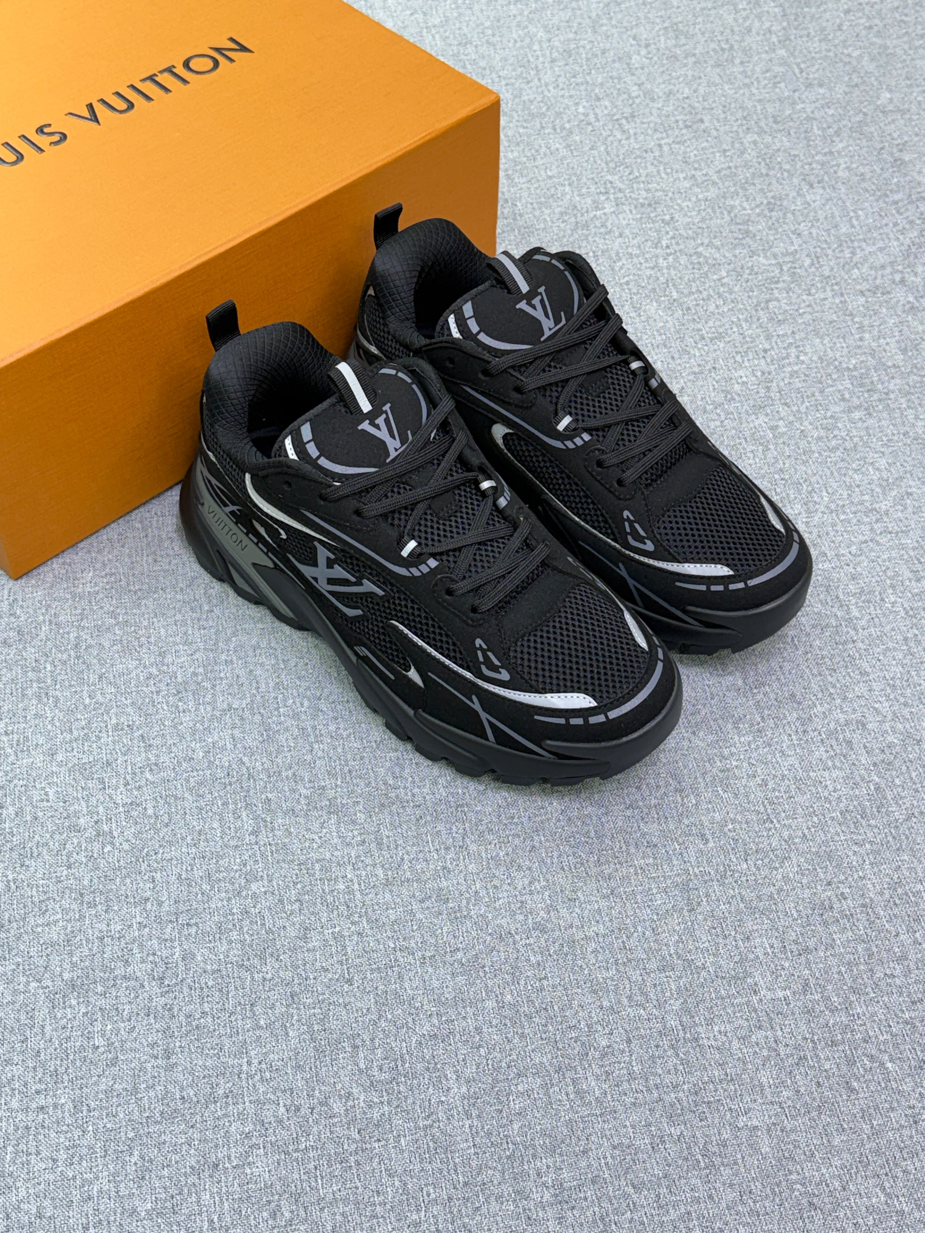 Louis Vuitton LV Tatic Runner Sneaker