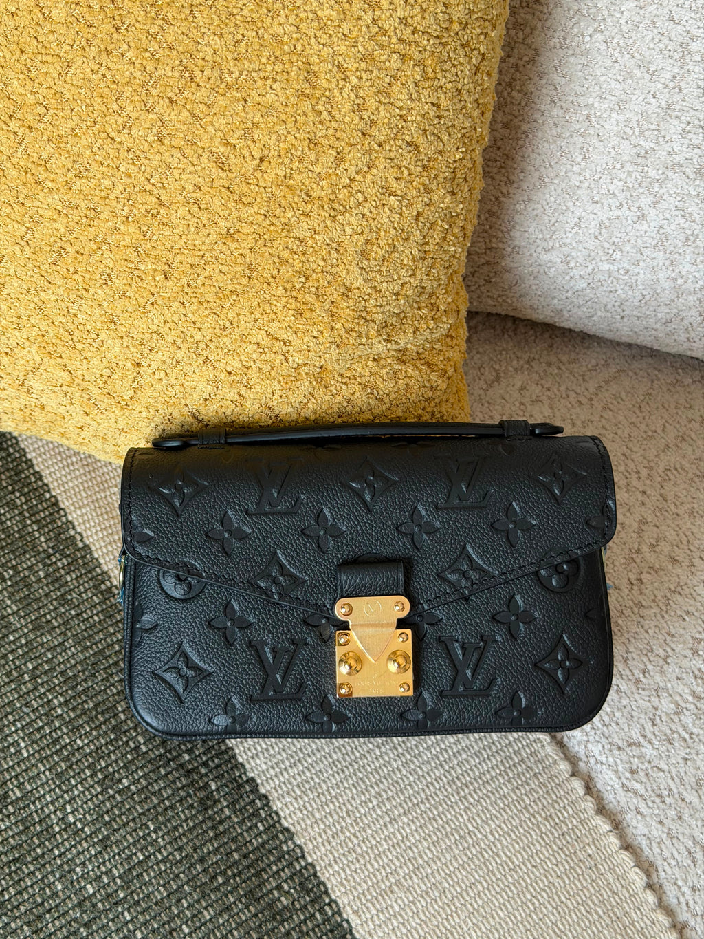 Louis Vuitton Pochette Métis East West Bag