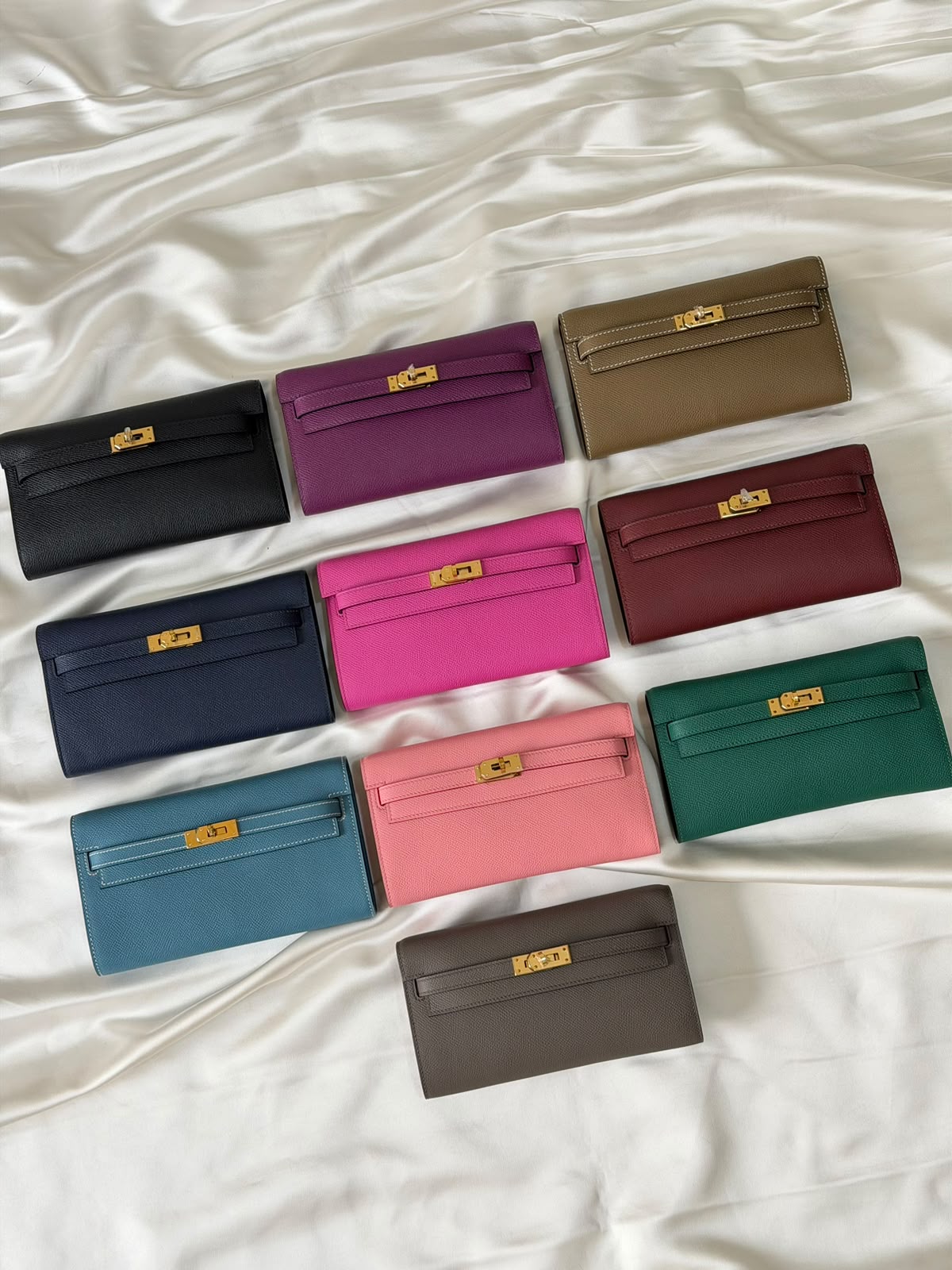 Hermes Kelly To Go Wallet Bag (Golden Hardware)