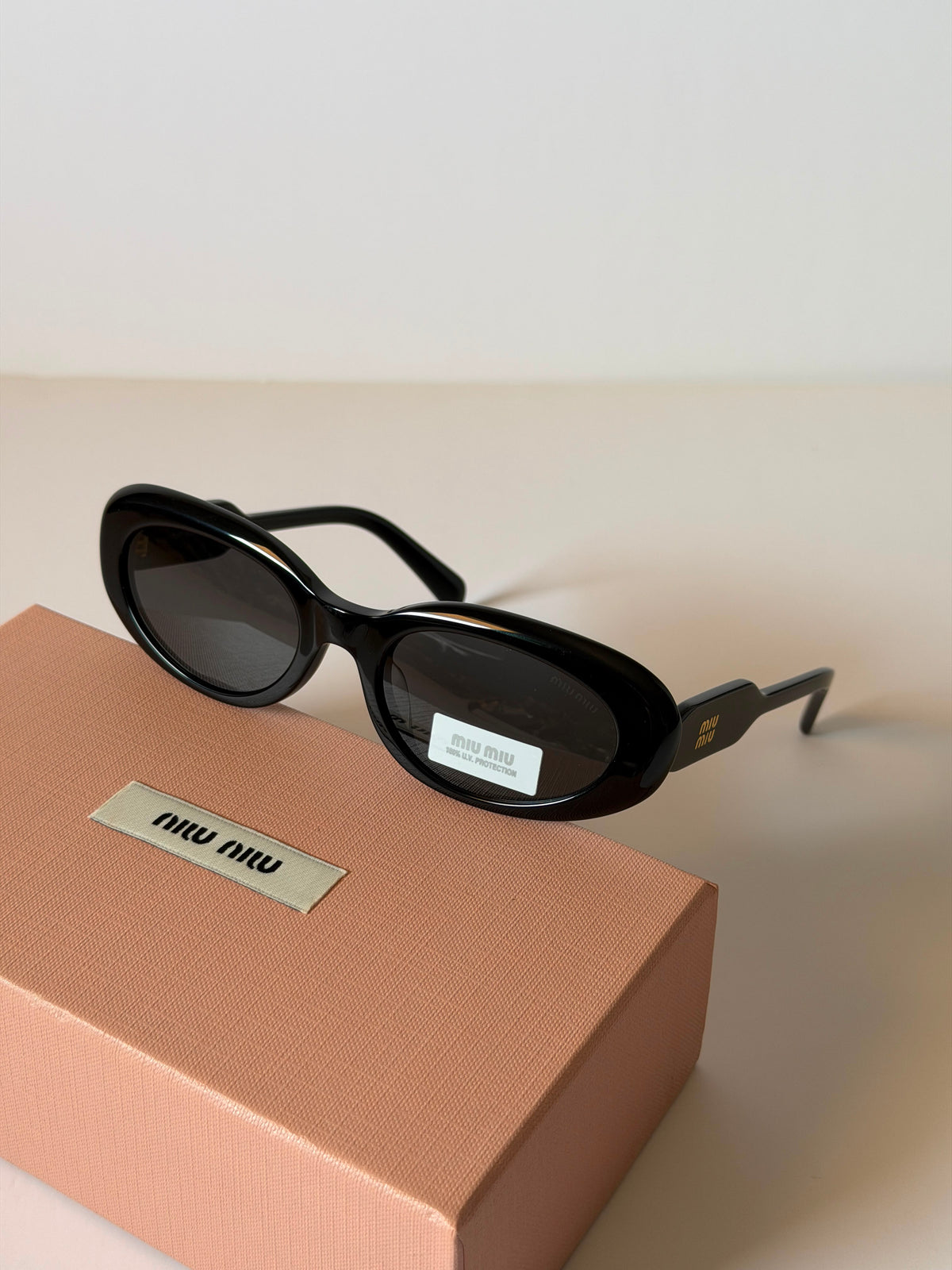 Miu Miu B09S Oval Sunglasses