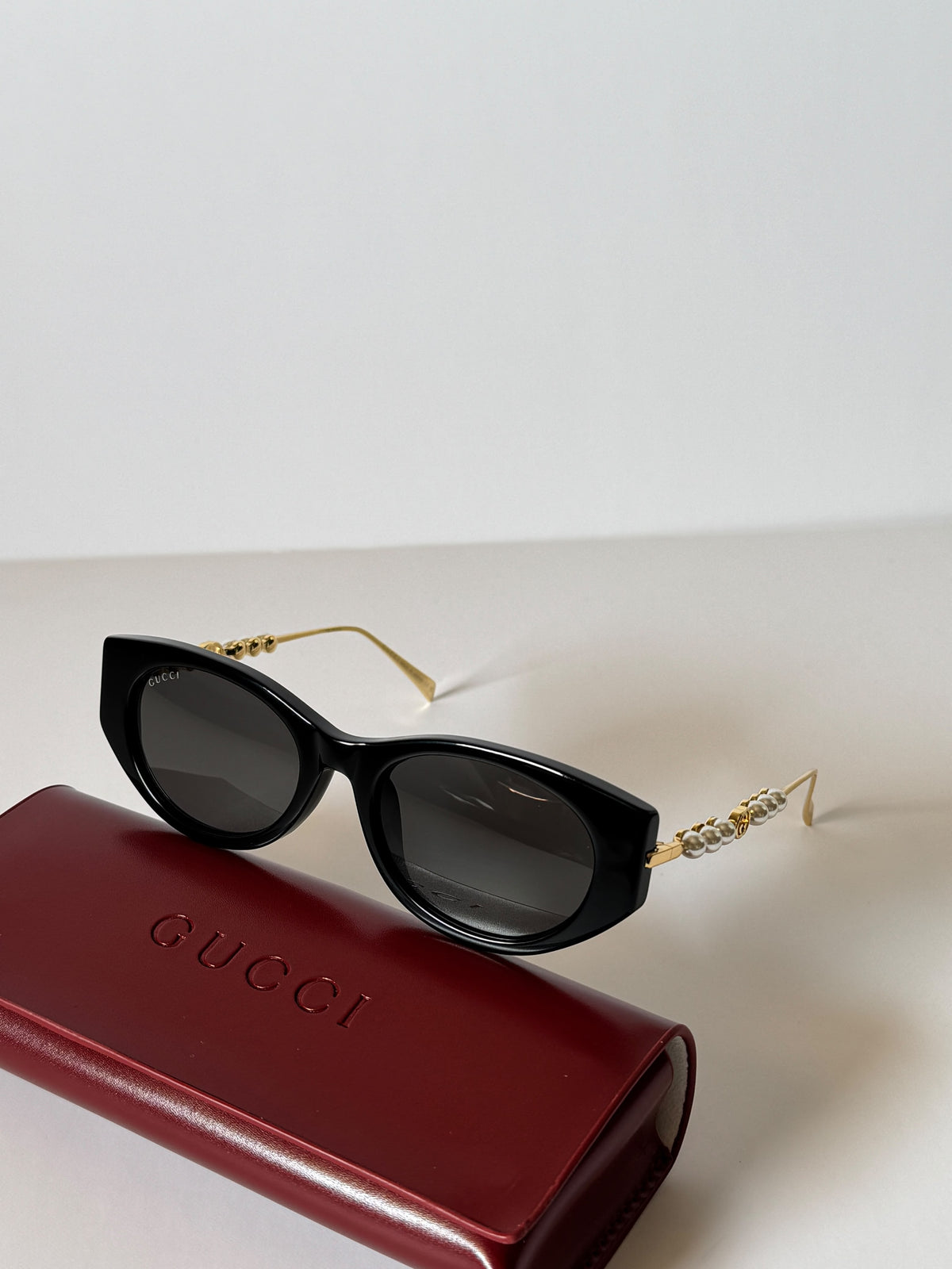 Gucci Pearl Embellished Cat-Eye Oval Sunglasses
