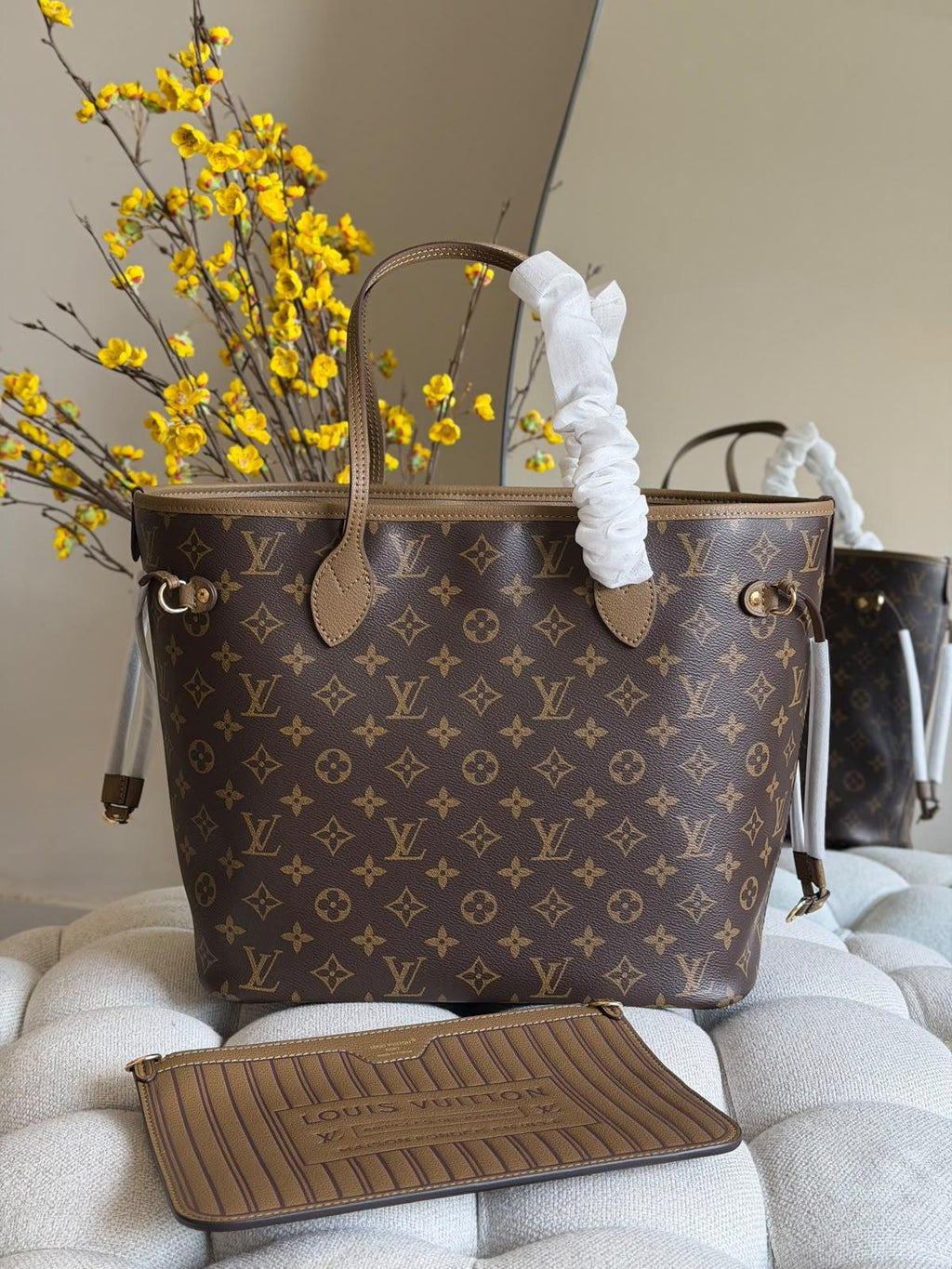 Louis Vuitton Neverfull Tote Bag