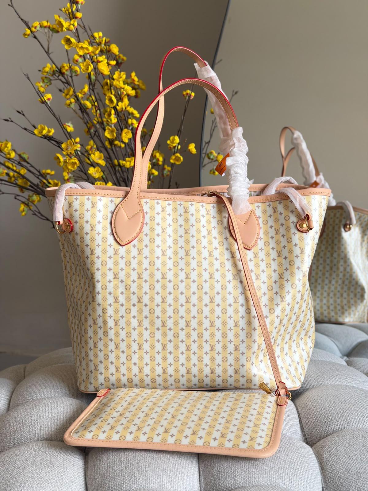 Louis Vuitton Neverfull Tote Bag