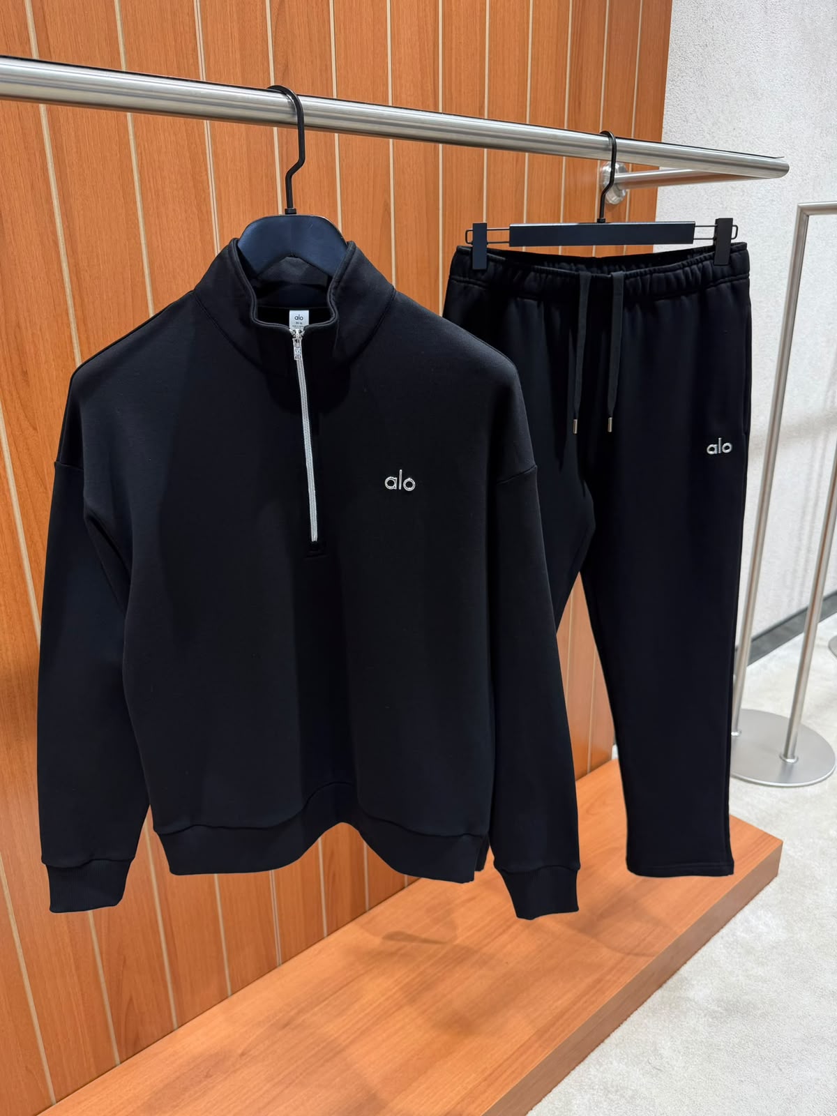 Alo Yoga Accolade Zip Loungewear Set