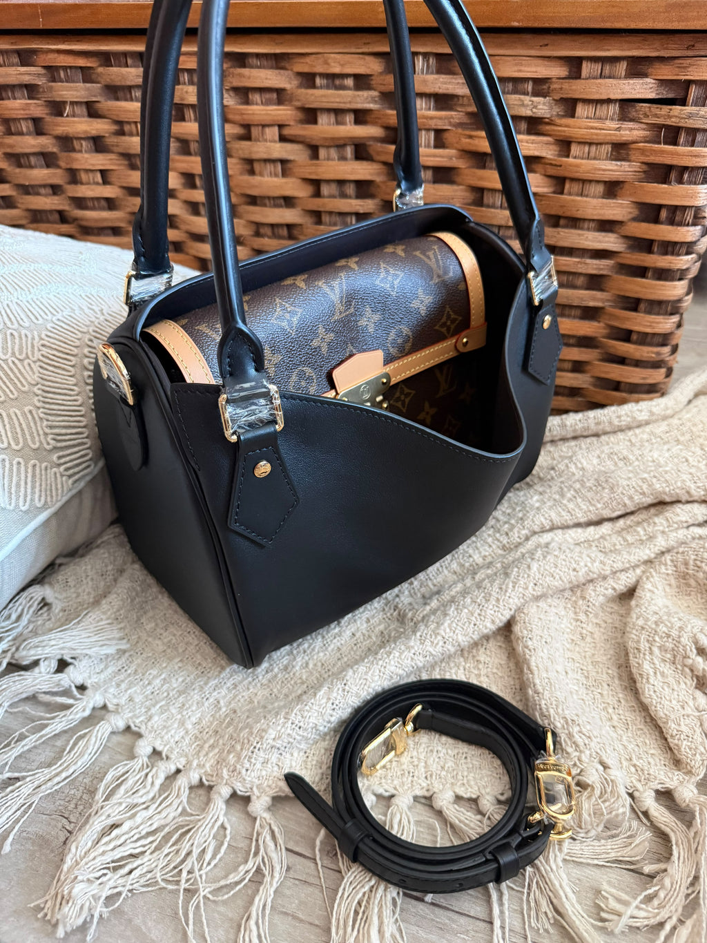 Louis Vuitton Speedpocket Bag
