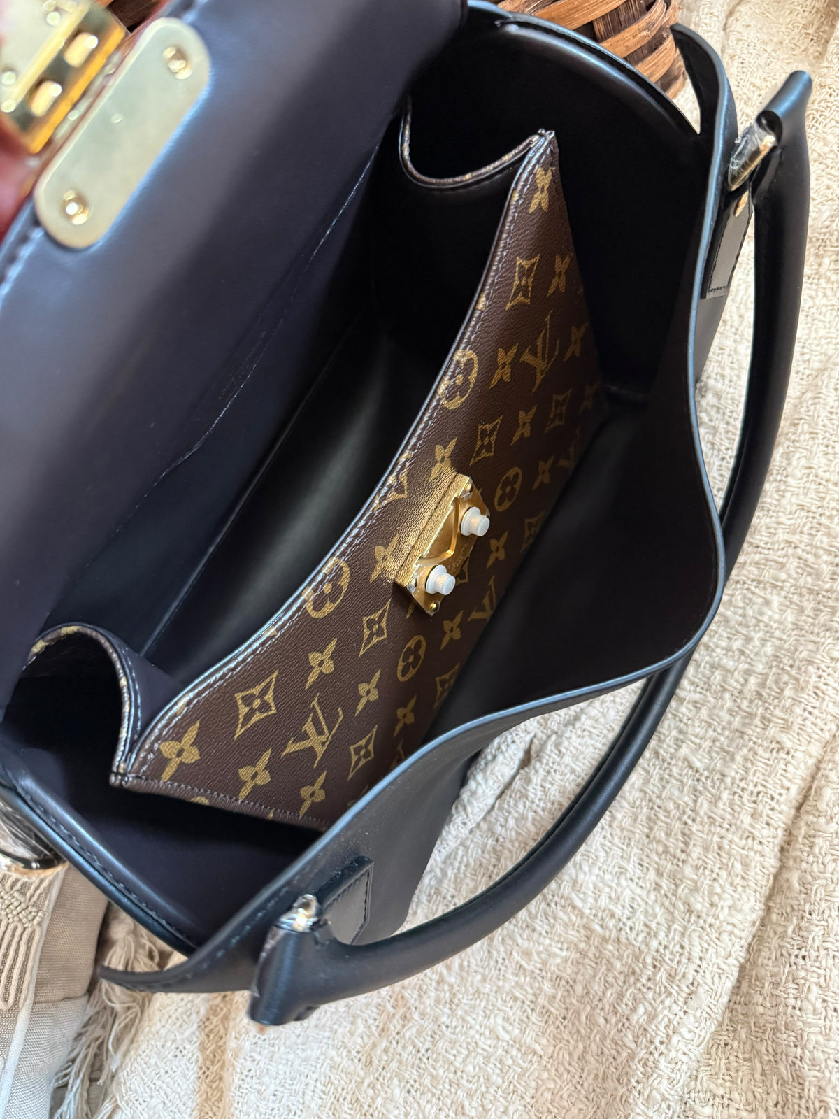 Louis Vuitton Speedpocket Bag
