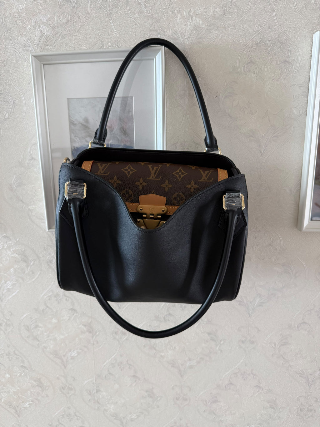 Louis Vuitton Speedpocket Bag
