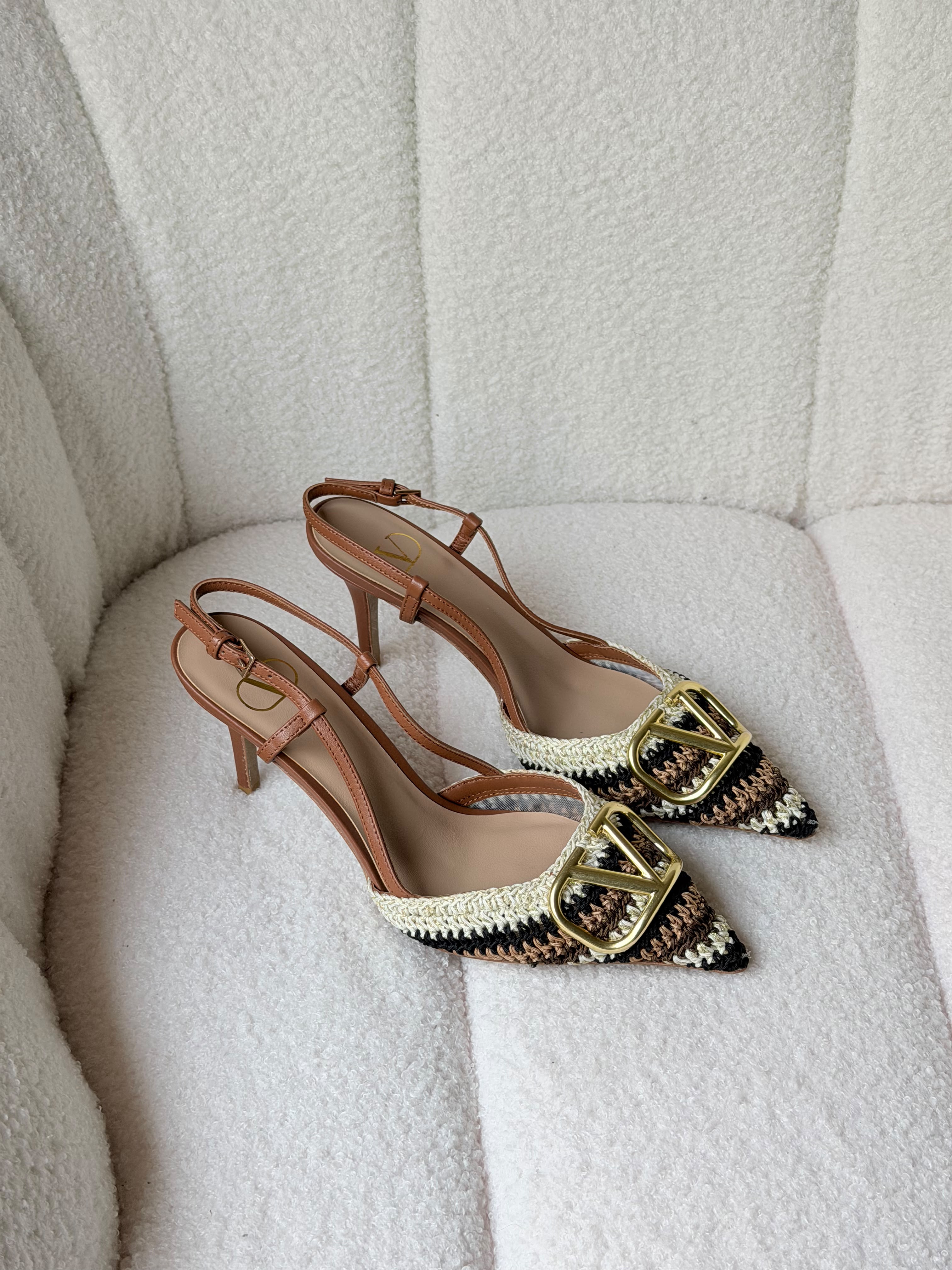 Valentino Garavani Vlogo Signature Pumps