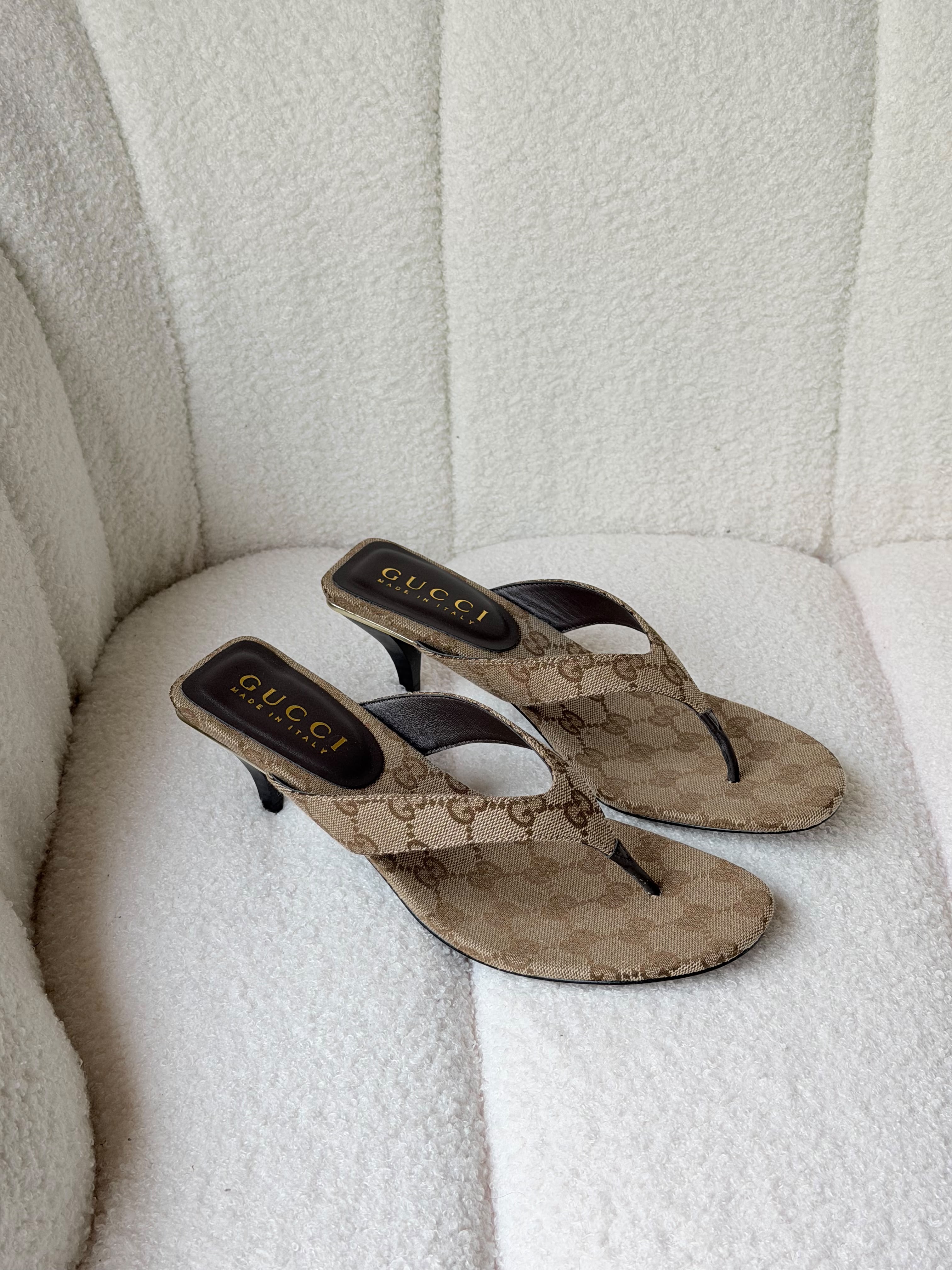 Gucci Vittoria Thong Sandals