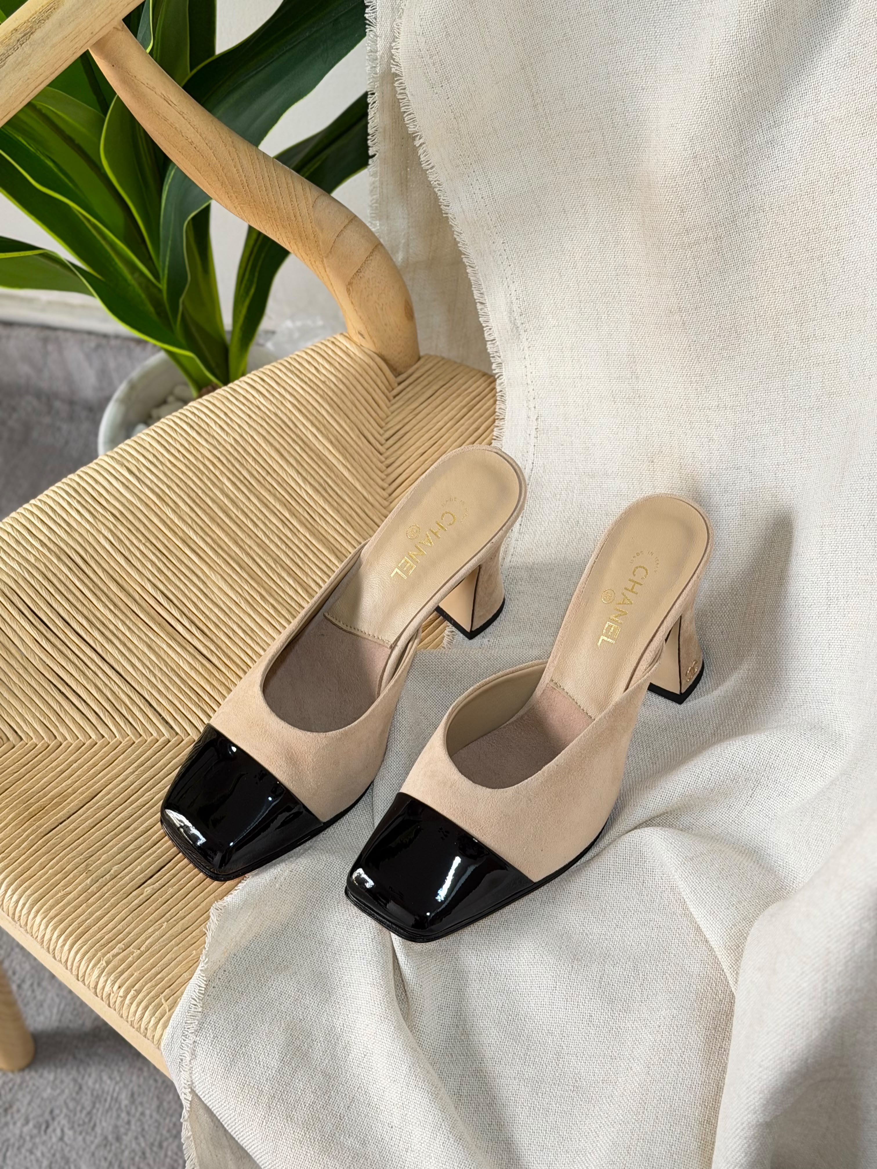 Chanel Mules in Suede Kidskin & Patent Calfskin