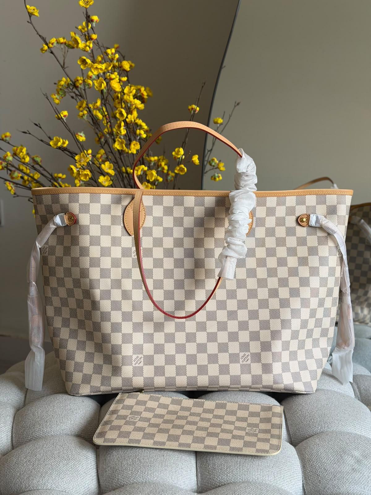 Louis Vuitton Neverfull Tote Bag