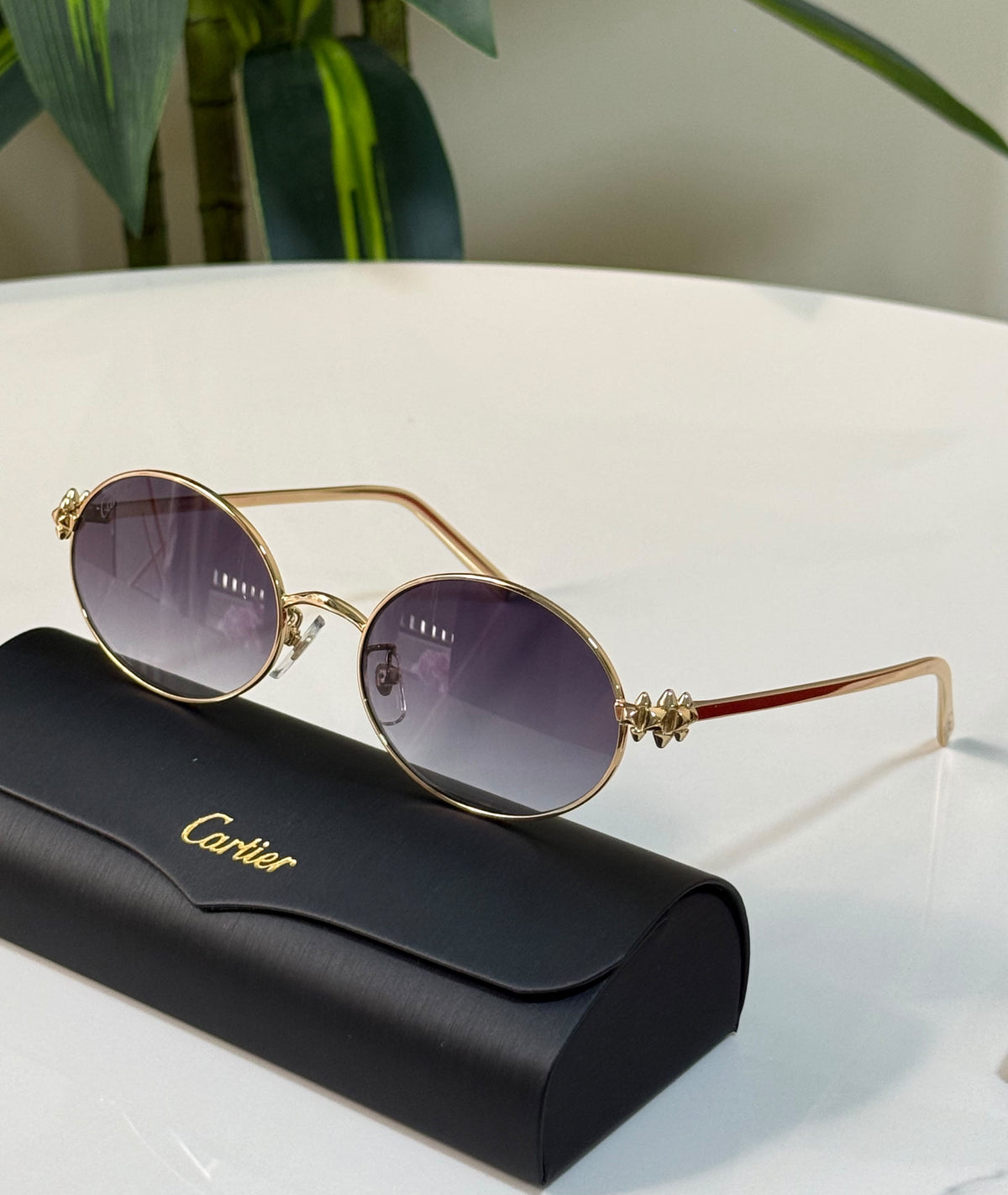 Clash de Cartier Oval Sunglasses